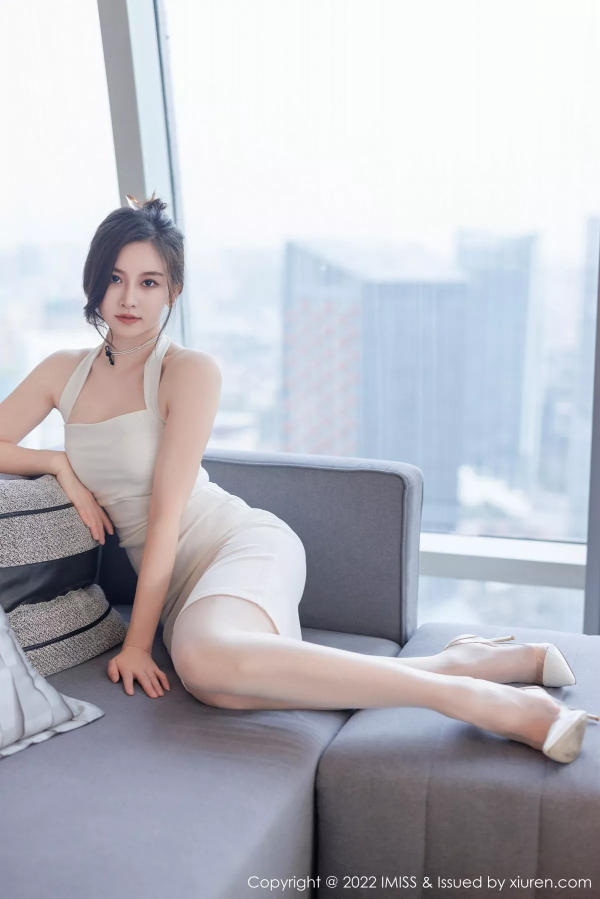 秀人集.com_[IMISS爱蜜社]Vol.705_气质美女Vanessa脱白色连衣长裙露白色内衣配超薄肉丝诱惑写真78P