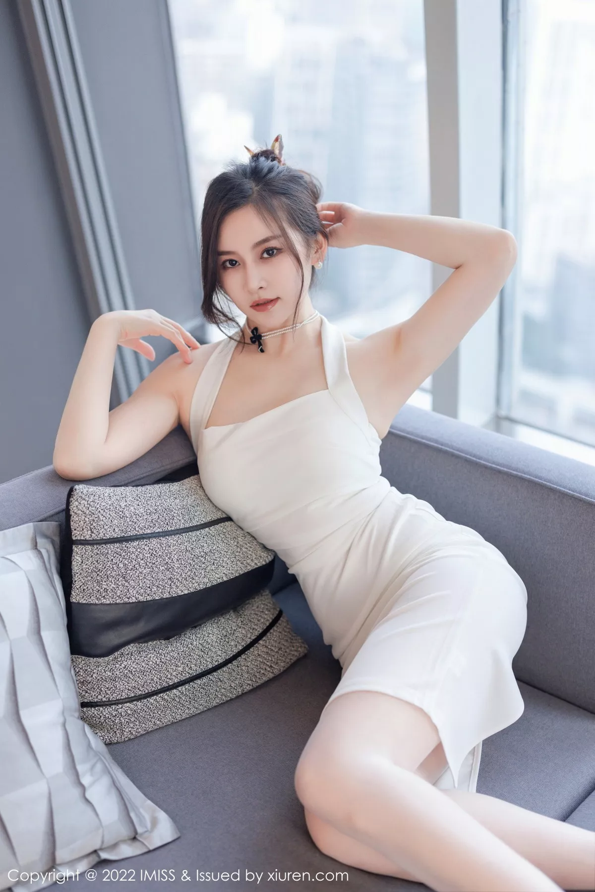 秀人集.com_[IMISS爱蜜社]Vol.705_气质美女Vanessa脱白色连衣长裙露白色内衣配超薄肉丝诱惑写真78P