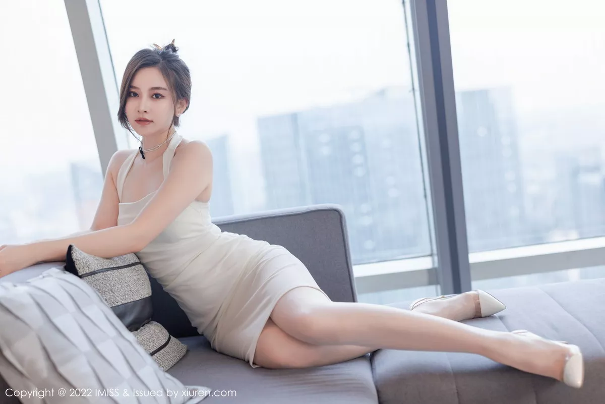 秀人集.com_[IMISS爱蜜社]Vol.705_气质美女Vanessa脱白色连衣长裙露白色内衣配超薄肉丝诱惑写真78P