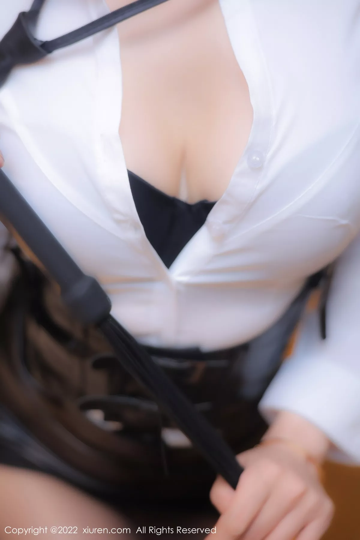 秀人集.com_[XiuRen秀人网]No.5687_御姐果儿Victoria大理旅拍性感白T配黑短裙露黑色内衣诱惑写真76P