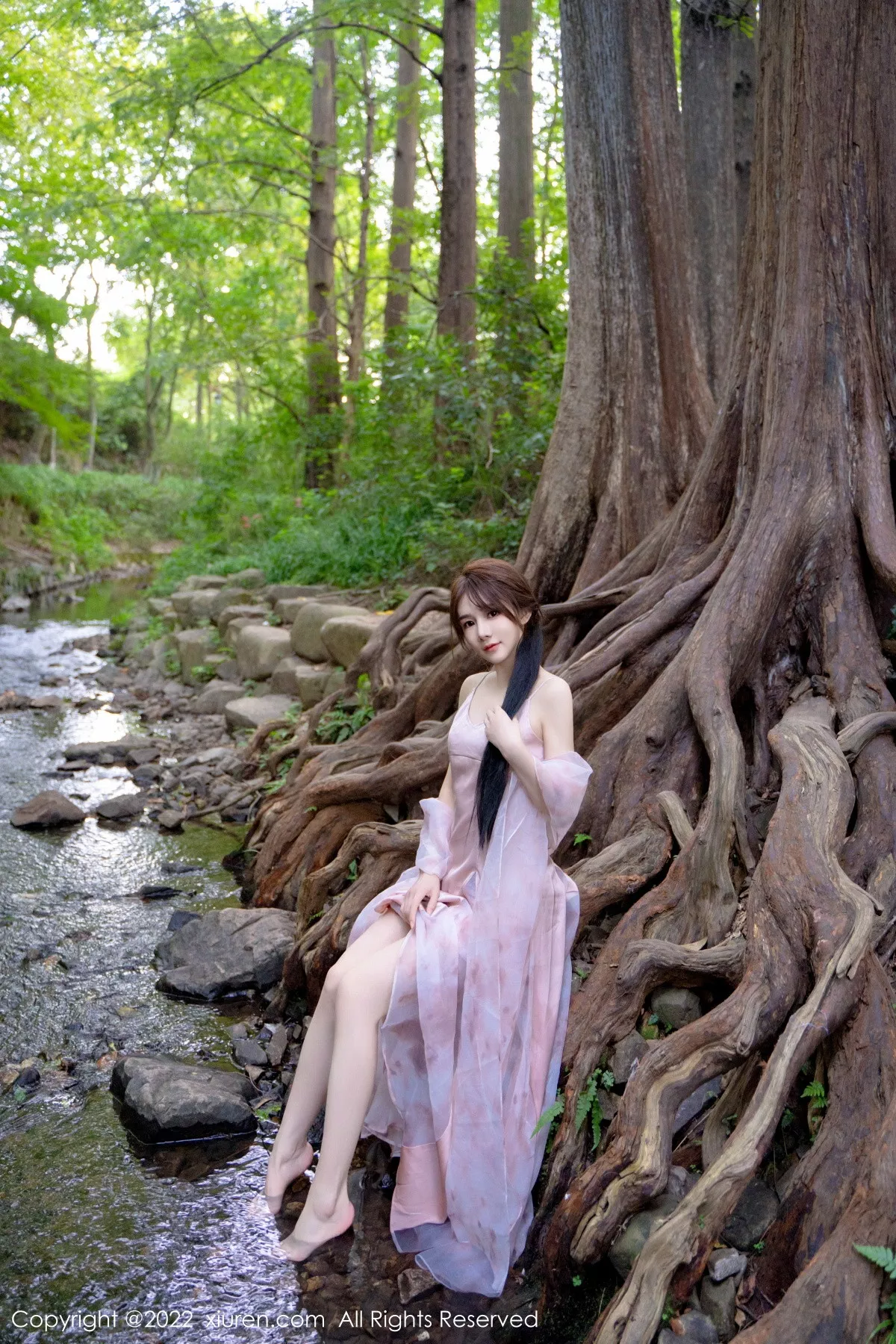 秀人集.com_[XiuRen秀人网]No.5690_模特婠婠么户外拍摄性感淡紫色吊带裙秀曼妙身材靓丽迷人写真81P