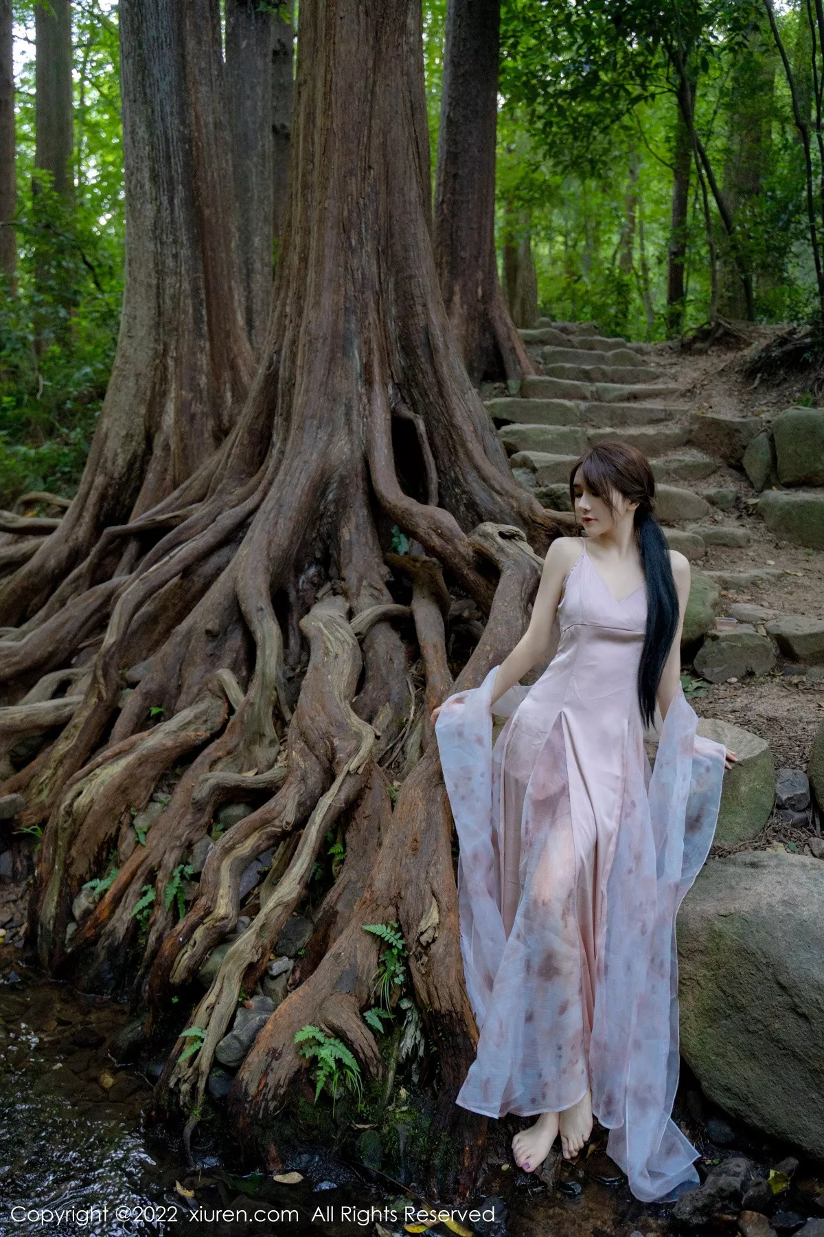 秀人集.com_[XiuRen秀人网]No.5690_模特婠婠么户外拍摄性感淡紫色吊带裙秀曼妙身材靓丽迷人写真81P