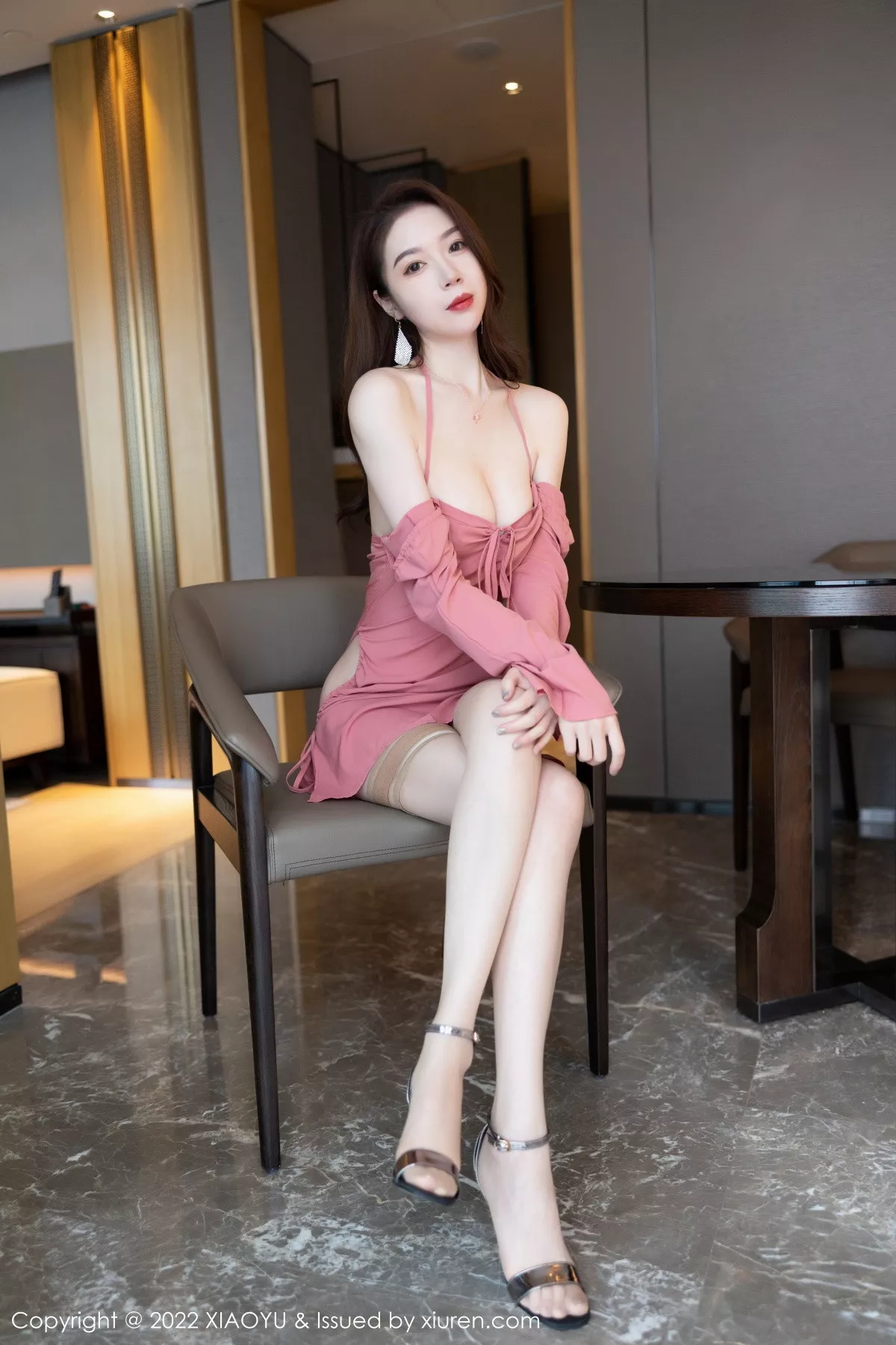 秀人集.com_[XiaoYu画语界]Vol.879_模特梦心玥红灰色连衣裙+性感黑色比基尼秀曼妙身材诱惑写真86P