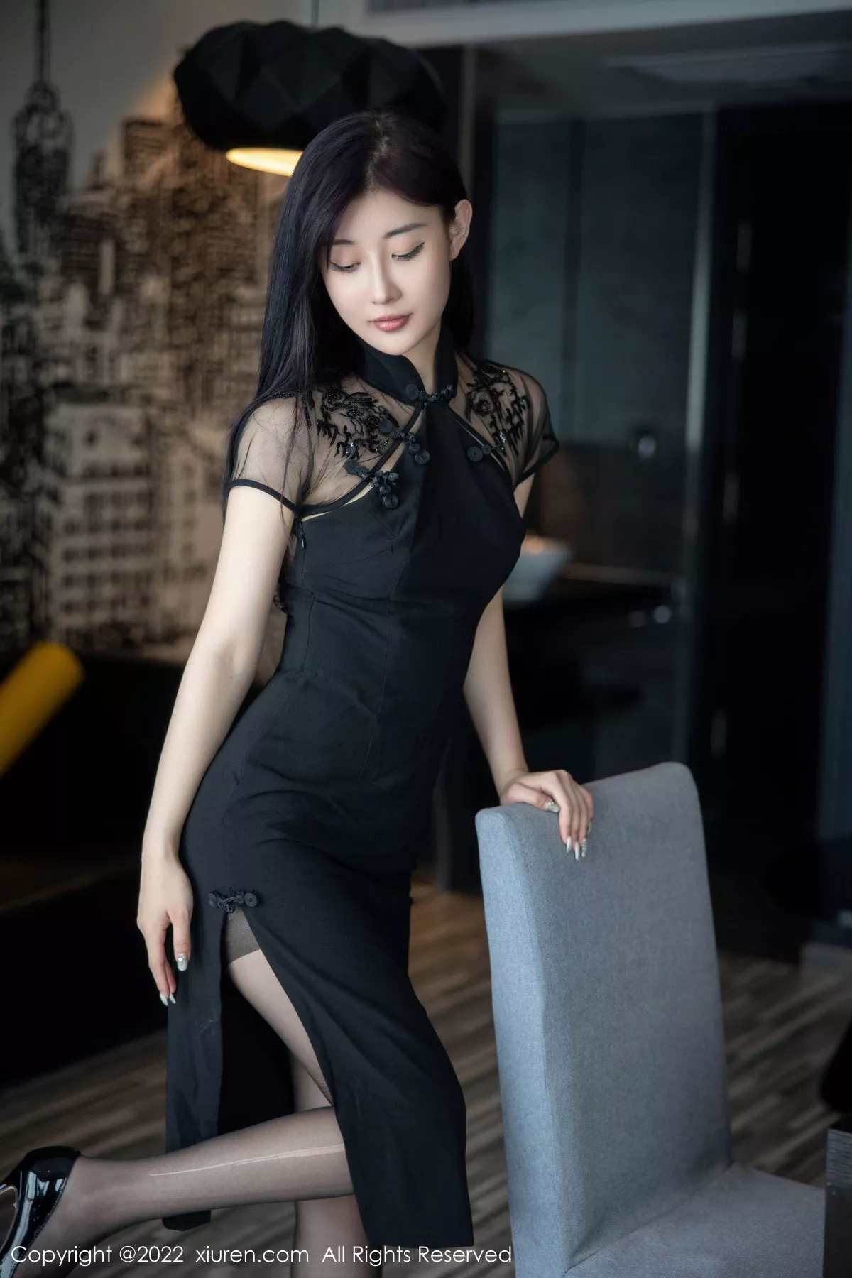 秀人集.com_[XiuRen秀人网]No.5691_模特顾楚楚maily性感黑色旗袍服配魅惑黑丝秀美腿甜美迷人写真86P