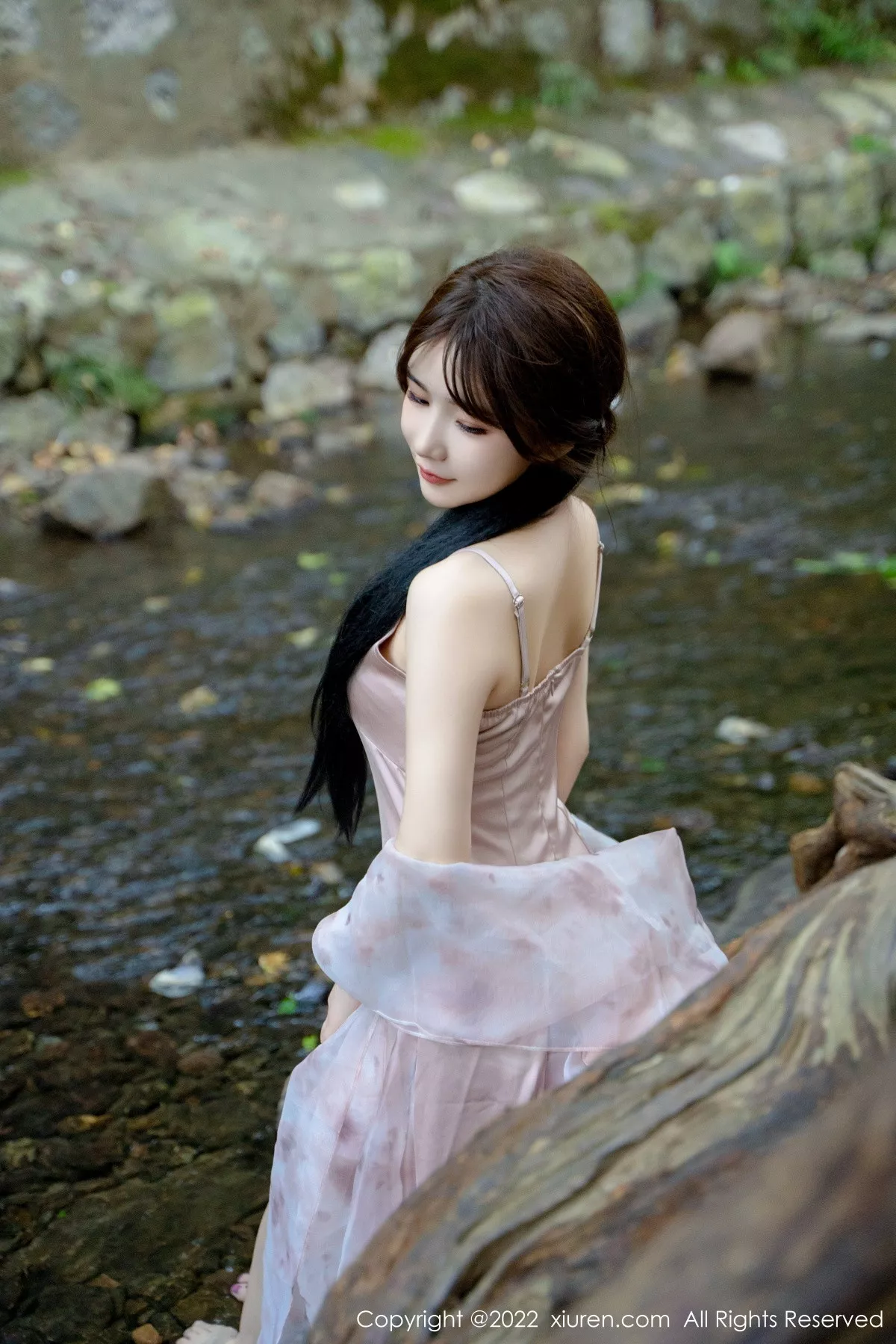 秀人集.com_[XiuRen秀人网]No.5690_模特婠婠么户外拍摄性感淡紫色吊带裙秀曼妙身材靓丽迷人写真81P