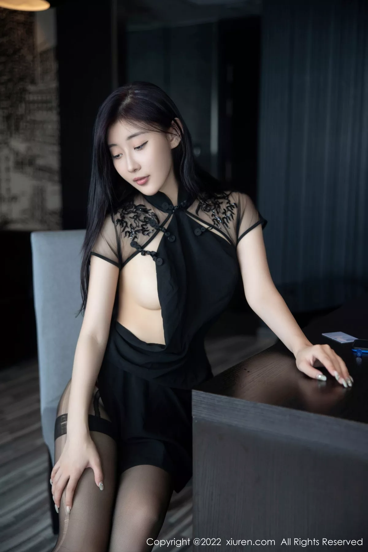 秀人集.com_[XiuRen秀人网]No.5691_模特顾楚楚maily性感黑色旗袍服配魅惑黑丝秀美腿甜美迷人写真86P