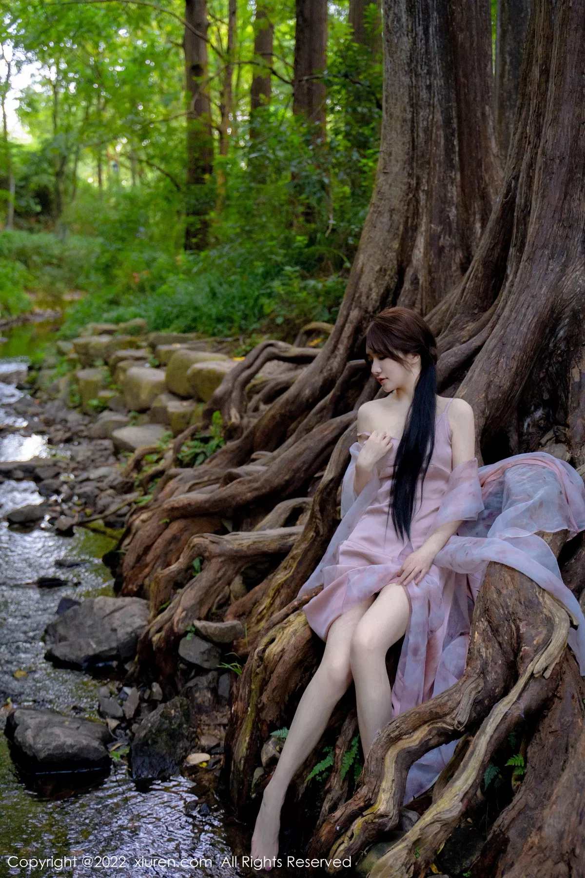 秀人集.com_[XiuRen秀人网]No.5690_模特婠婠么户外拍摄性感淡紫色吊带裙秀曼妙身材靓丽迷人写真81P