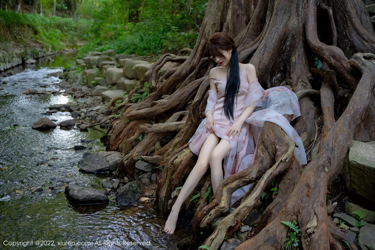 秀人集.com_[XiuRen秀人网]No.5690_模特婠婠么户外拍摄性感淡紫色吊带裙秀曼妙身材靓丽迷人写真81P