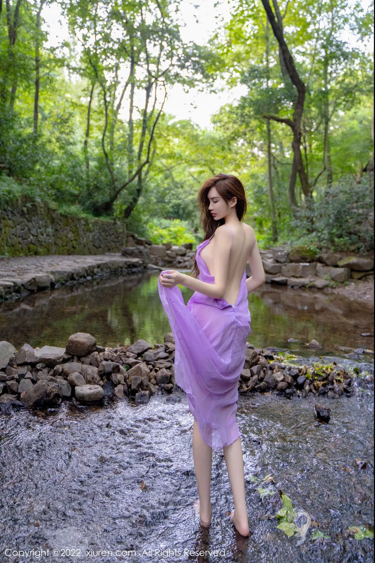 秀人集.com_[XiuRen秀人网]No.5690_模特婠婠么户外拍摄性感淡紫色吊带裙秀曼妙身材靓丽迷人写真81P