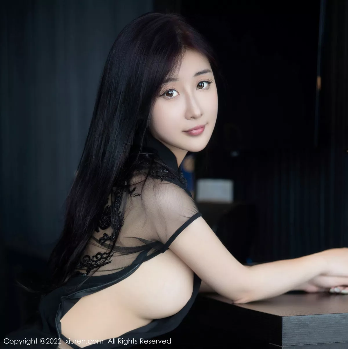 秀人集.com_[XiuRen秀人网]No.5691_模特顾楚楚maily性感黑色旗袍服配魅惑黑丝秀美腿甜美迷人写真86P