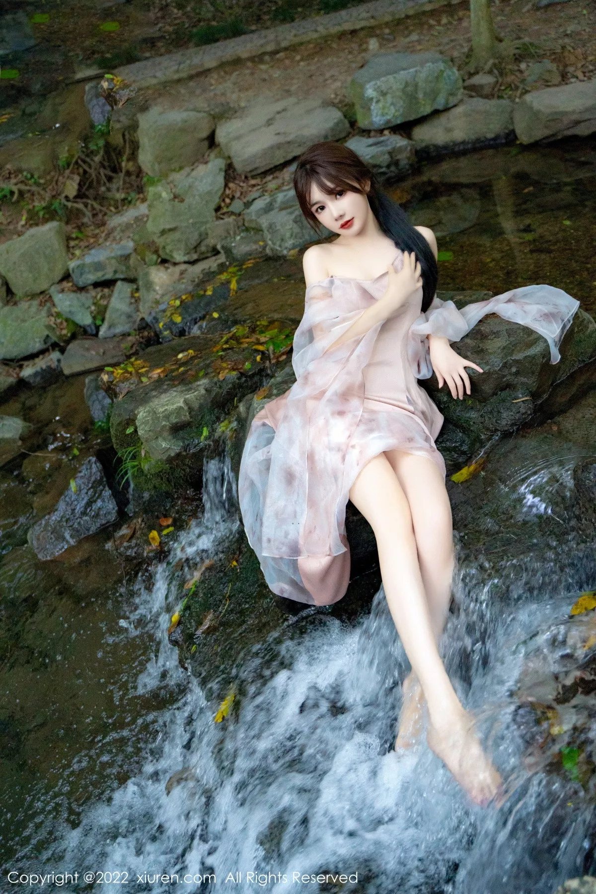 秀人集.com_[XiuRen秀人网]No.5690_模特婠婠么户外拍摄性感淡紫色吊带裙秀曼妙身材靓丽迷人写真81P