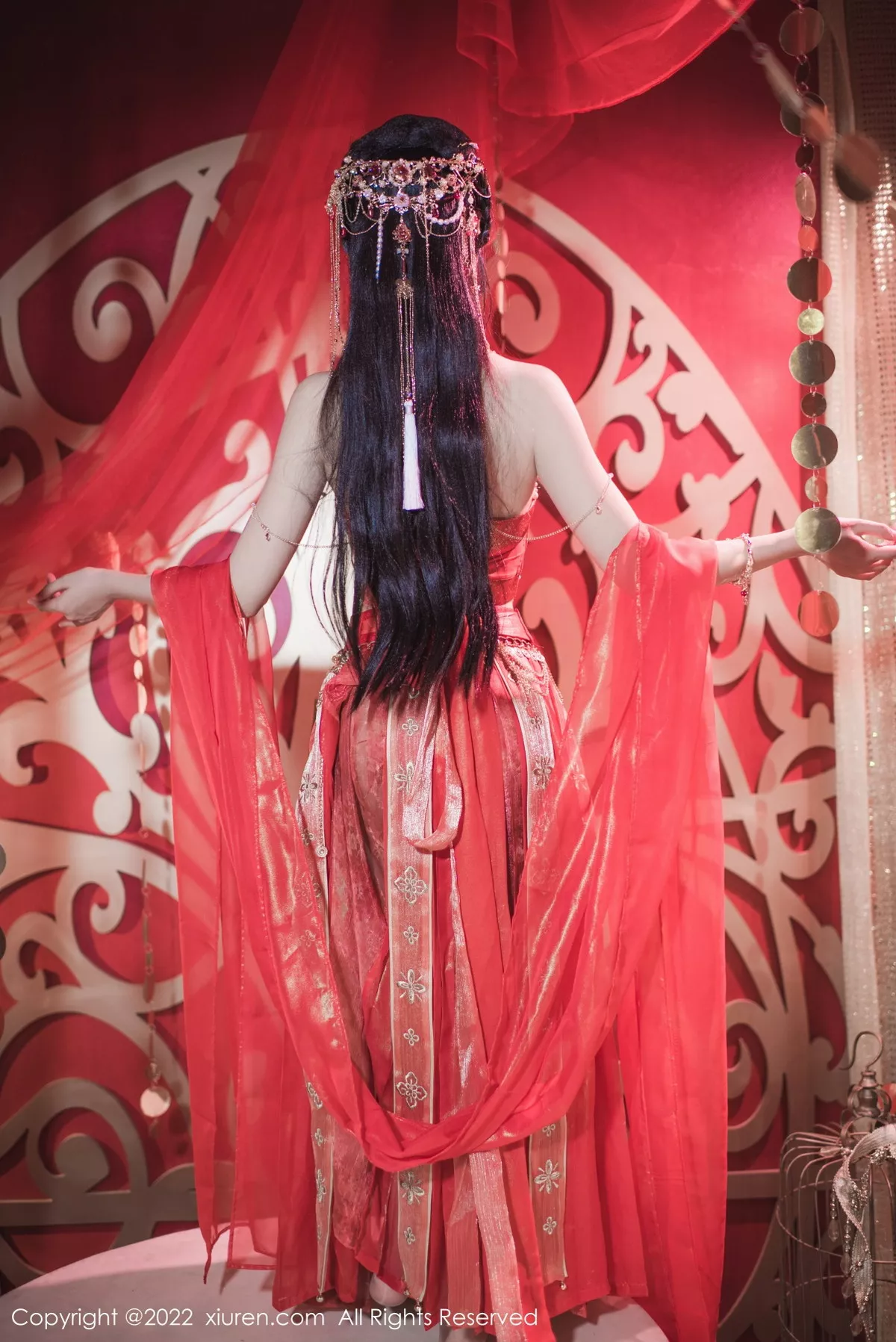 秀人集.com_[XiuRen秀人网]No.5699_模特利世性感西域舞娘扮演红色薄纱连衣裙秀曼妙身姿诱惑写真63P