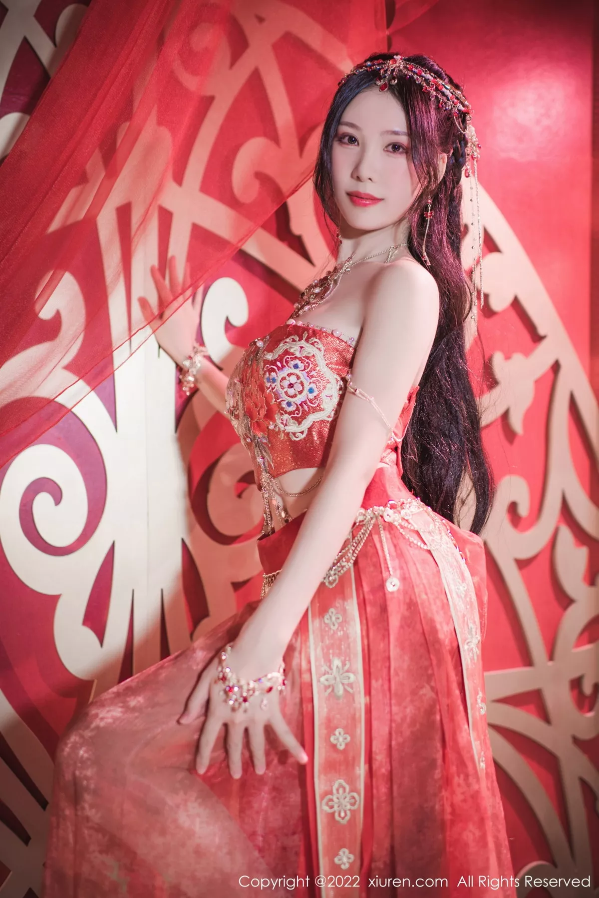 秀人集.com_[XiuRen秀人网]No.5699_模特利世性感西域舞娘扮演红色薄纱连衣裙秀曼妙身姿诱惑写真63P