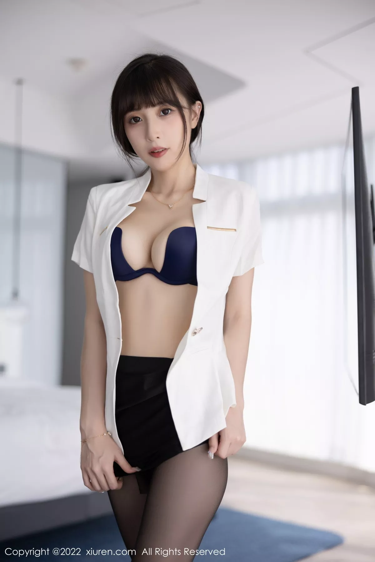秀人集.com_[XiuRen秀人网]No.5700_模特林星阑白色上衣配黑短裙半脱露蓝色内衣超薄黑丝诱惑写真92P