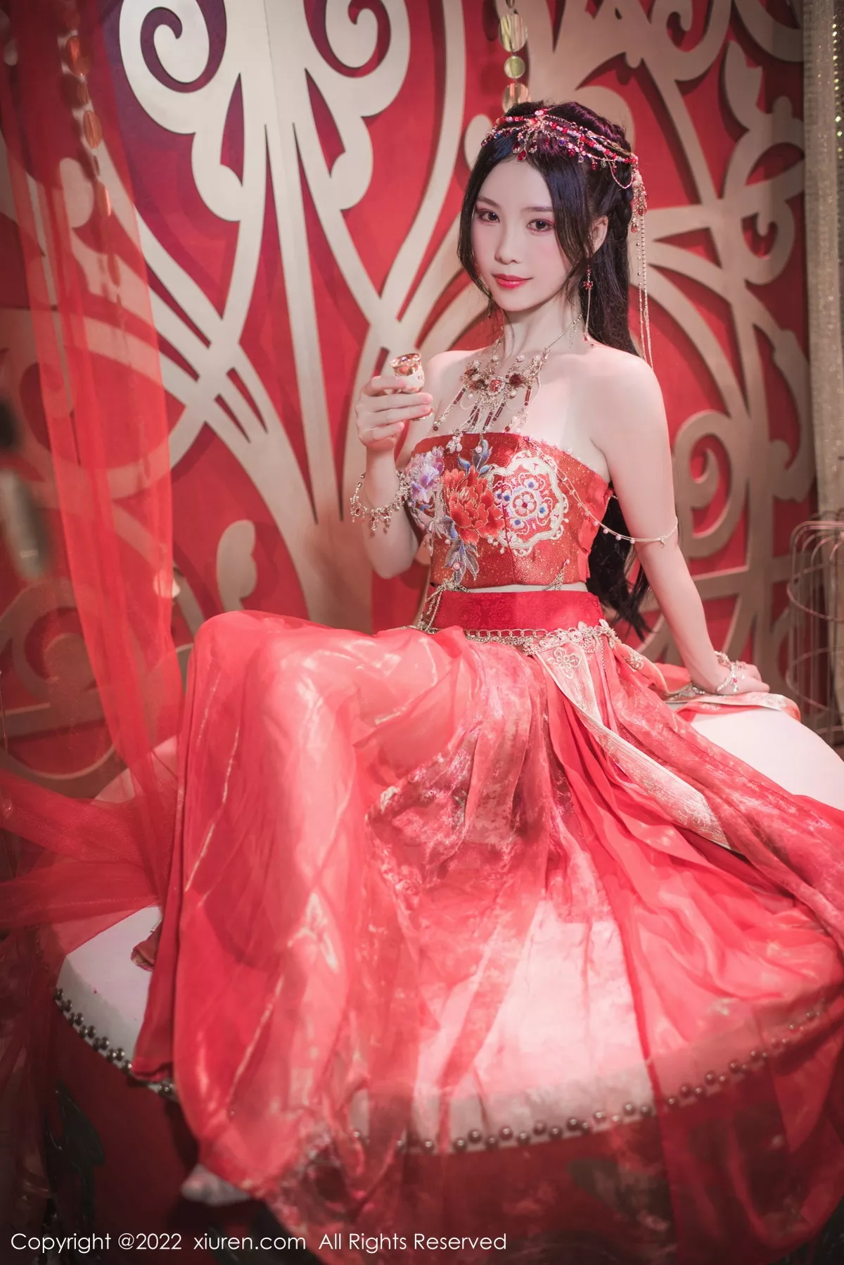 秀人集.com_[XiuRen秀人网]No.5699_模特利世性感西域舞娘扮演红色薄纱连衣裙秀曼妙身姿诱惑写真63P