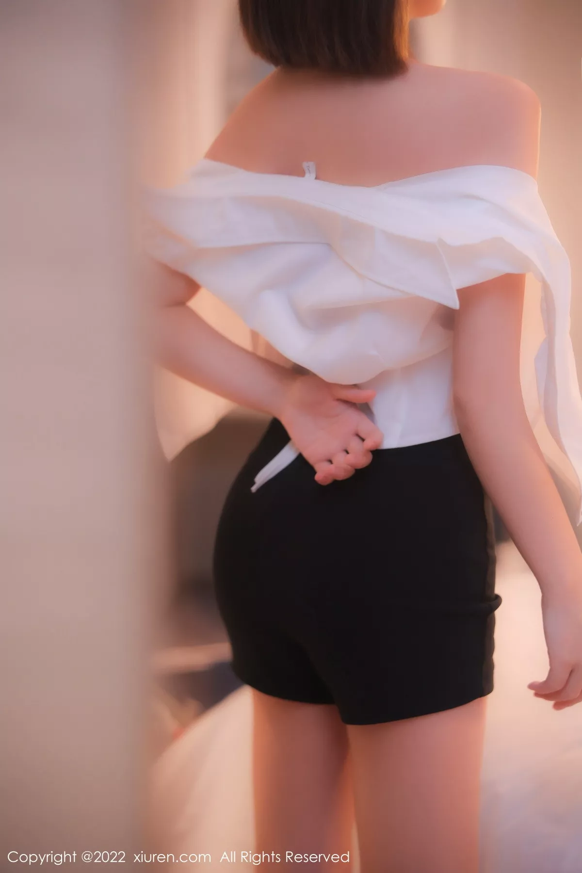 秀人集.com_[XiuRen秀人网]No.5702_新人模特美羊羊宾馆里性感白T配黑短裤露性感薄纱内衣诱惑写真88P