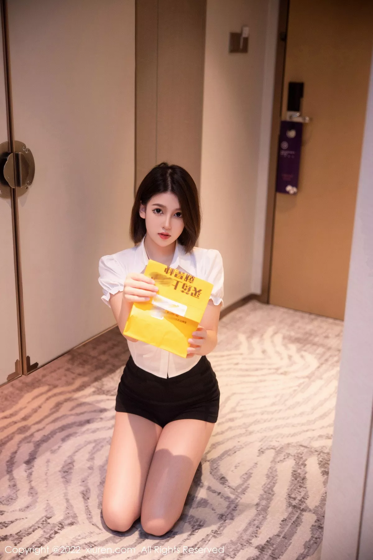 秀人集.com_[XiuRen秀人网]No.5702_新人模特美羊羊宾馆里性感白T配黑短裤露性感薄纱内衣诱惑写真88P