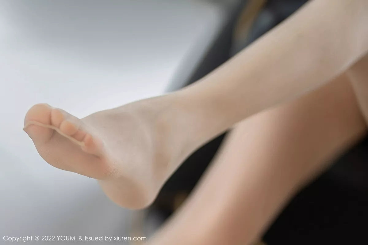 秀人集.com_[YouMi尤蜜荟]Vol.852_女神刘钰儿性感浅色连衣裙露黑色内衣配无内肉丝惹火诱惑写真71P