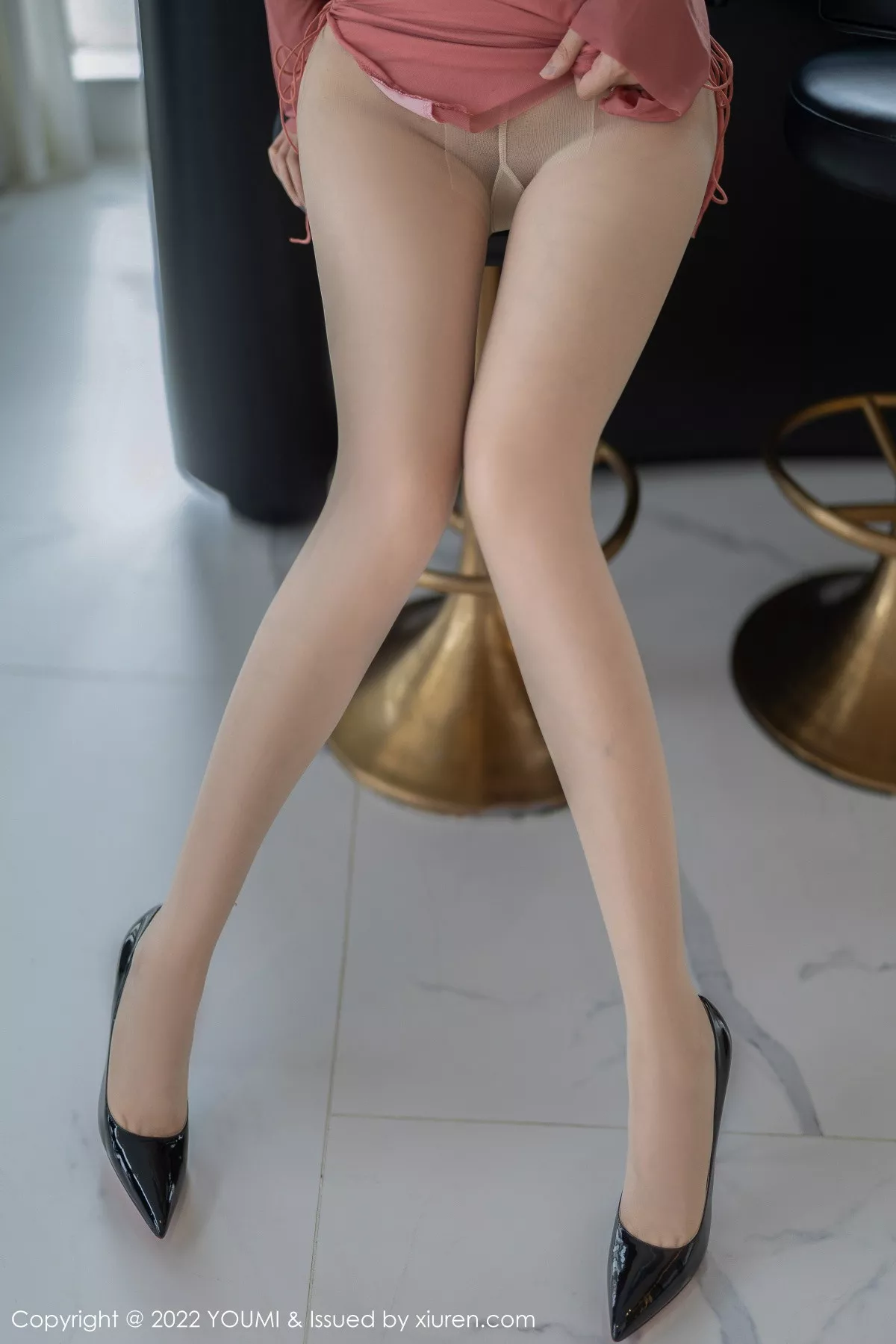 秀人集.com_[YouMi尤蜜荟]Vol.852_女神刘钰儿性感浅色连衣裙露黑色内衣配无内肉丝惹火诱惑写真71P