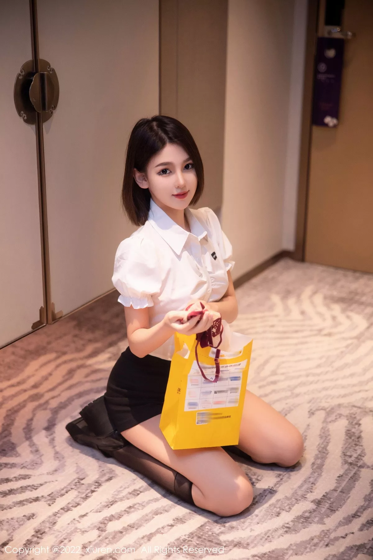 秀人集.com_[XiuRen秀人网]No.5702_新人模特美羊羊宾馆里性感白T配黑短裤露性感薄纱内衣诱惑写真88P