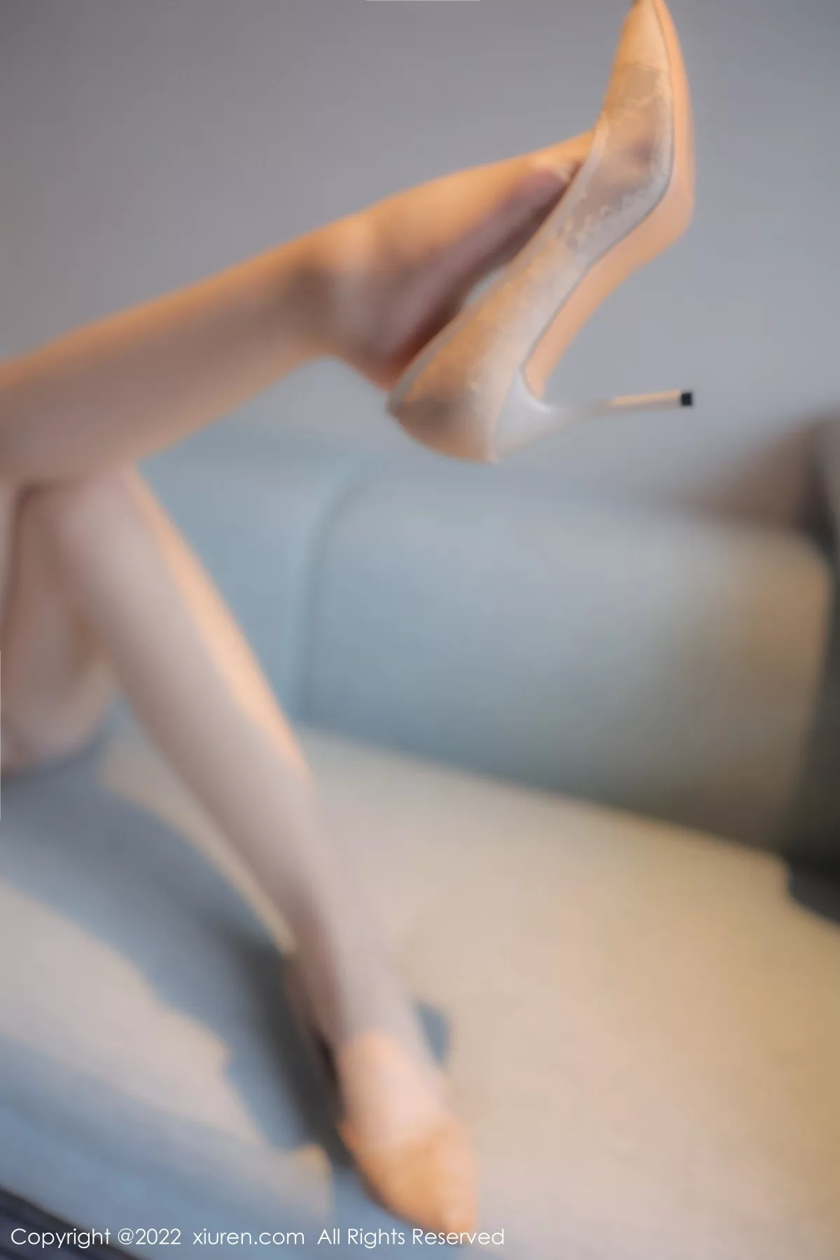 秀人集.com_[XiuRen秀人网]No.5704_模特Arude薇薇浅色上衣配浅蓝灰短裙露黑色蕾丝内衣诱惑写真82P