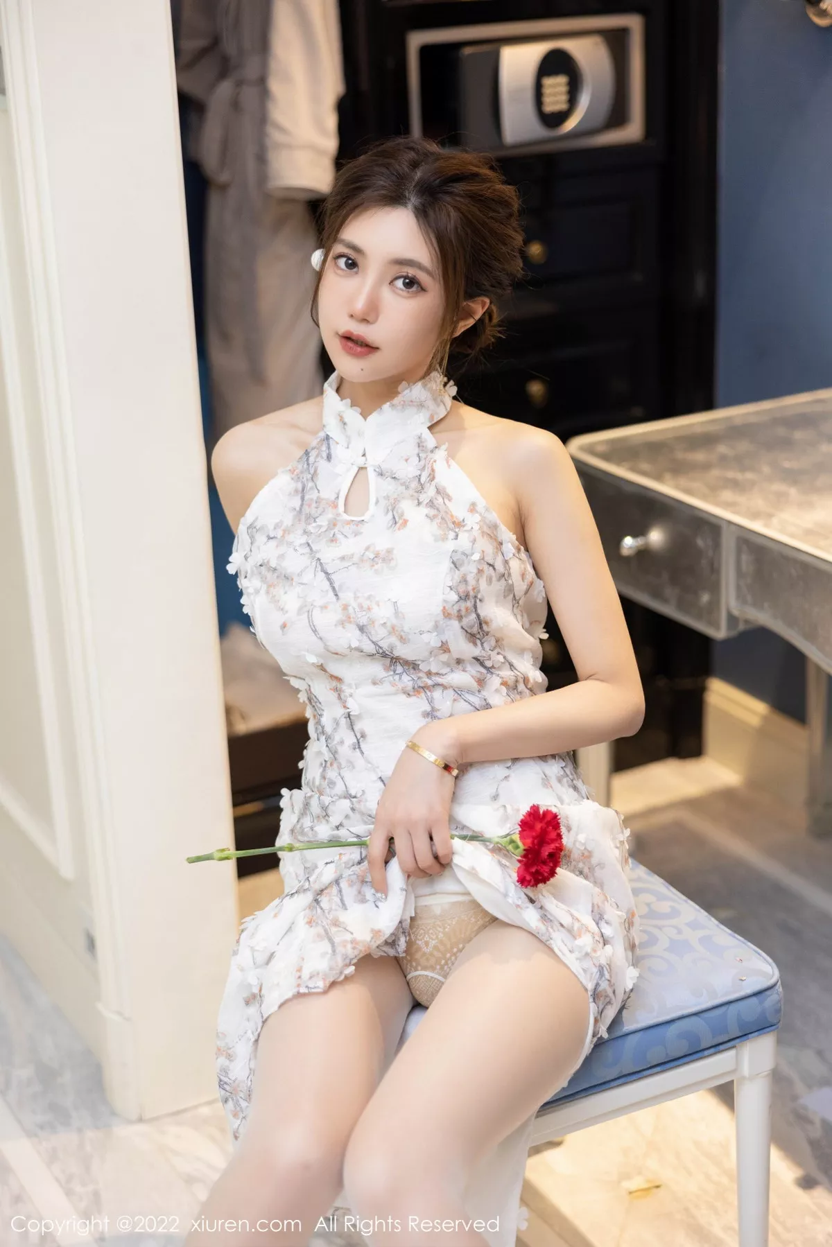 秀人集.com_[XiuRen秀人网]No.5713_女神绮里嘉ula心愿旅拍性感图案旗袍配开档白丝撩人诱惑写真97P