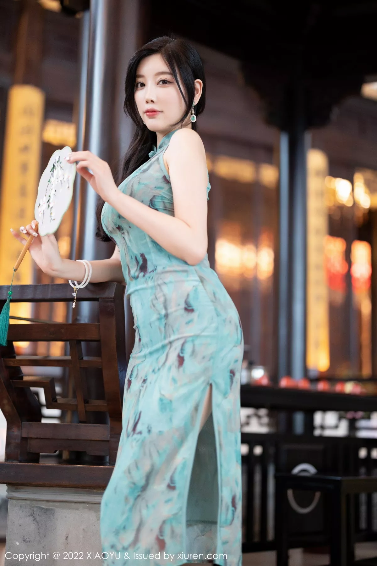 秀人集.com_[XiaoYu画语界]Vol.882_女神杨晨晨Yome户外蓝暗色旗袍配超薄肉丝秀完美身材诱惑写真92P