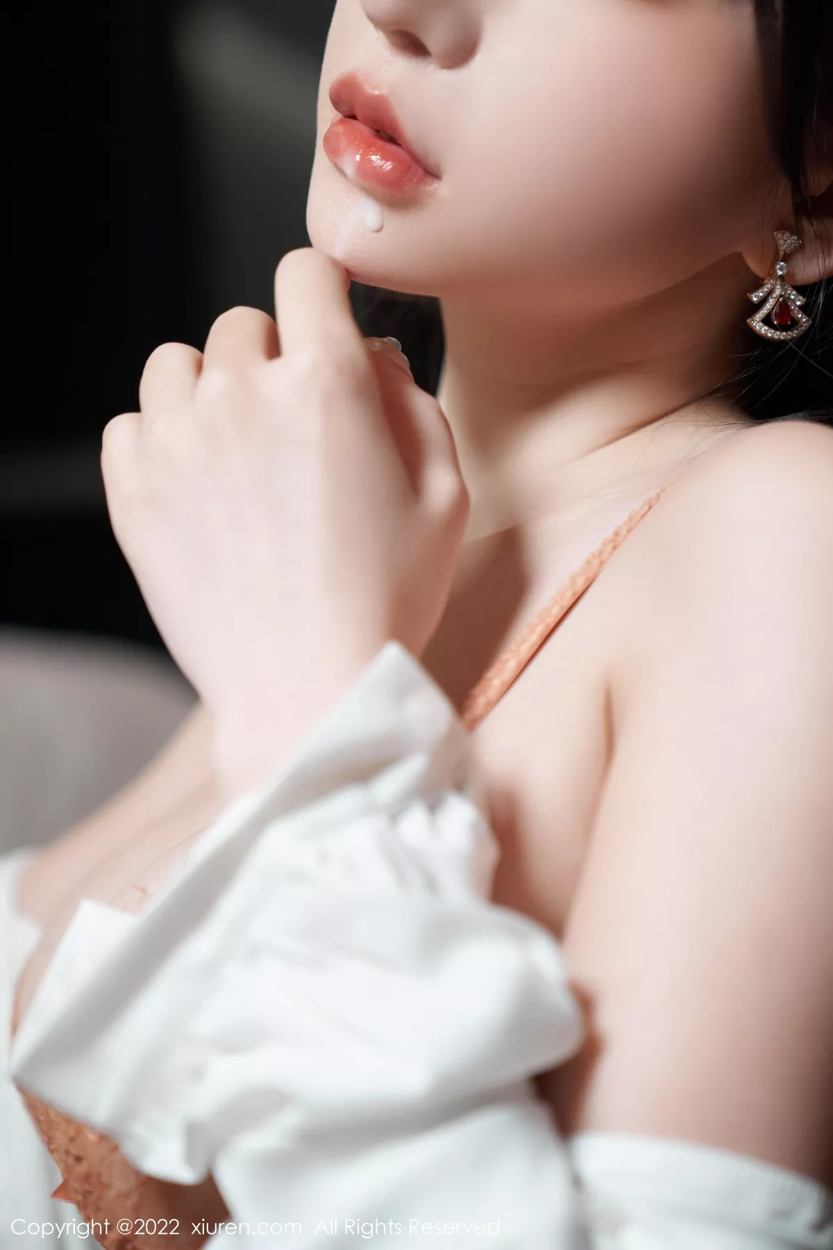 秀人集.com_[XiuRen秀人网]No.5716_女神周于希Sally白色上衣配蓝短裙半脱露橙色蕾丝内衣诱惑写真85P