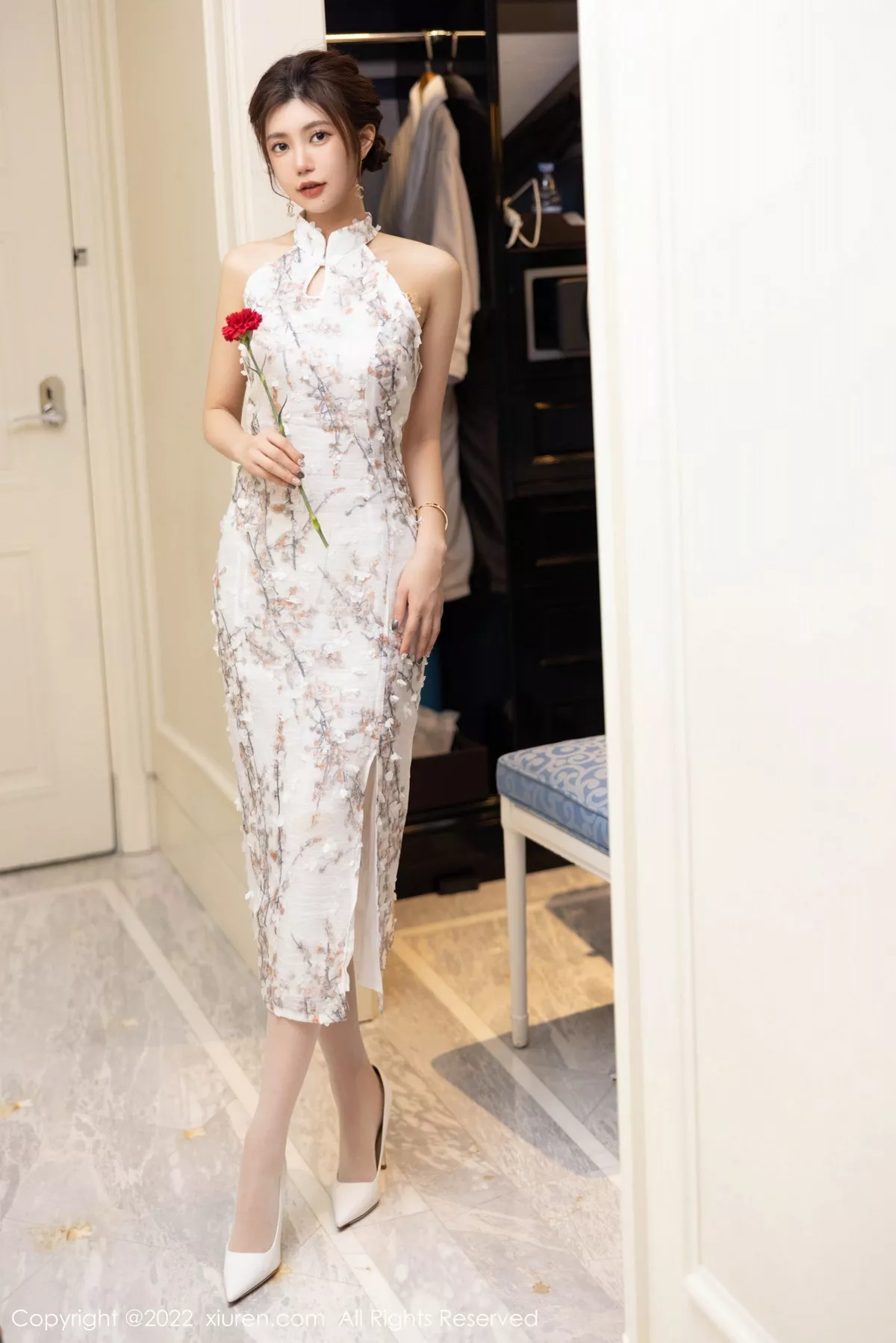 秀人集.com_[XiuRen秀人网]No.5713_女神绮里嘉ula心愿旅拍性感图案旗袍配开档白丝撩人诱惑写真97P