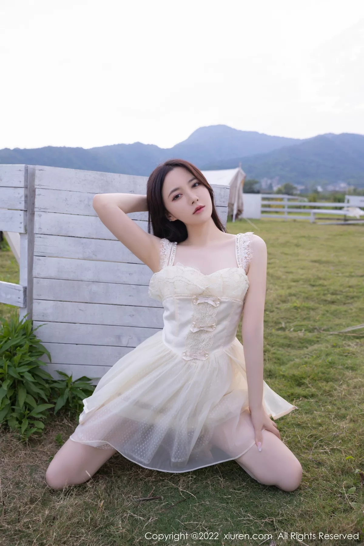 秀人集.com_[XiuRen秀人网]No.5715_模特鱼子酱Fish户外场景性感白色羽翼公主裙配原色丝袜迷人写真82P