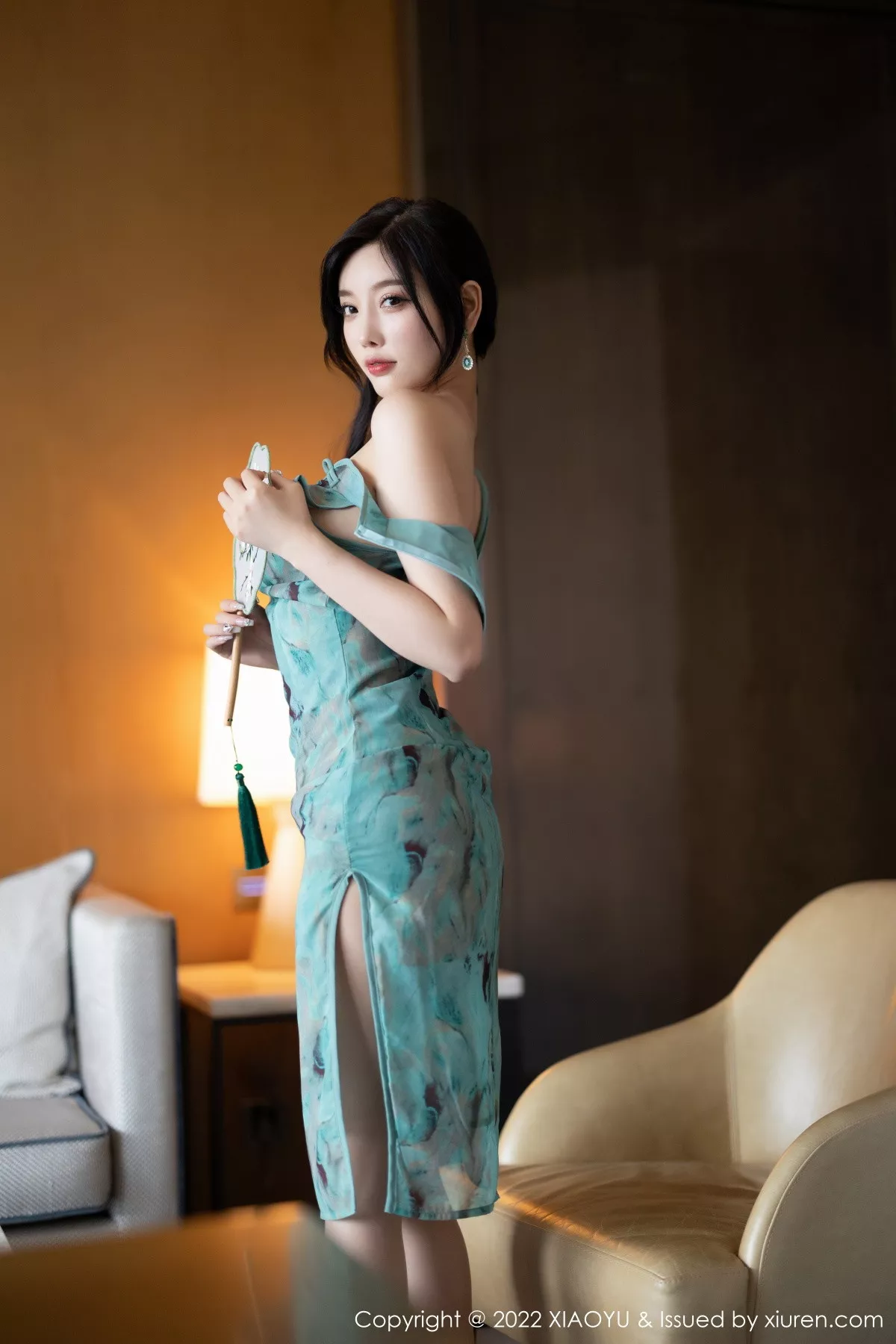 秀人集.com_[XiaoYu画语界]Vol.882_女神杨晨晨Yome户外蓝暗色旗袍配超薄肉丝秀完美身材诱惑写真92P