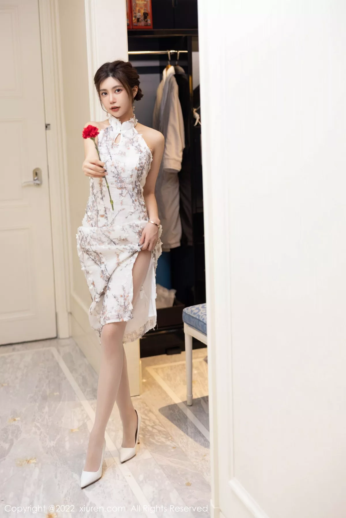 秀人集.com_[XiuRen秀人网]No.5713_女神绮里嘉ula心愿旅拍性感图案旗袍配开档白丝撩人诱惑写真97P