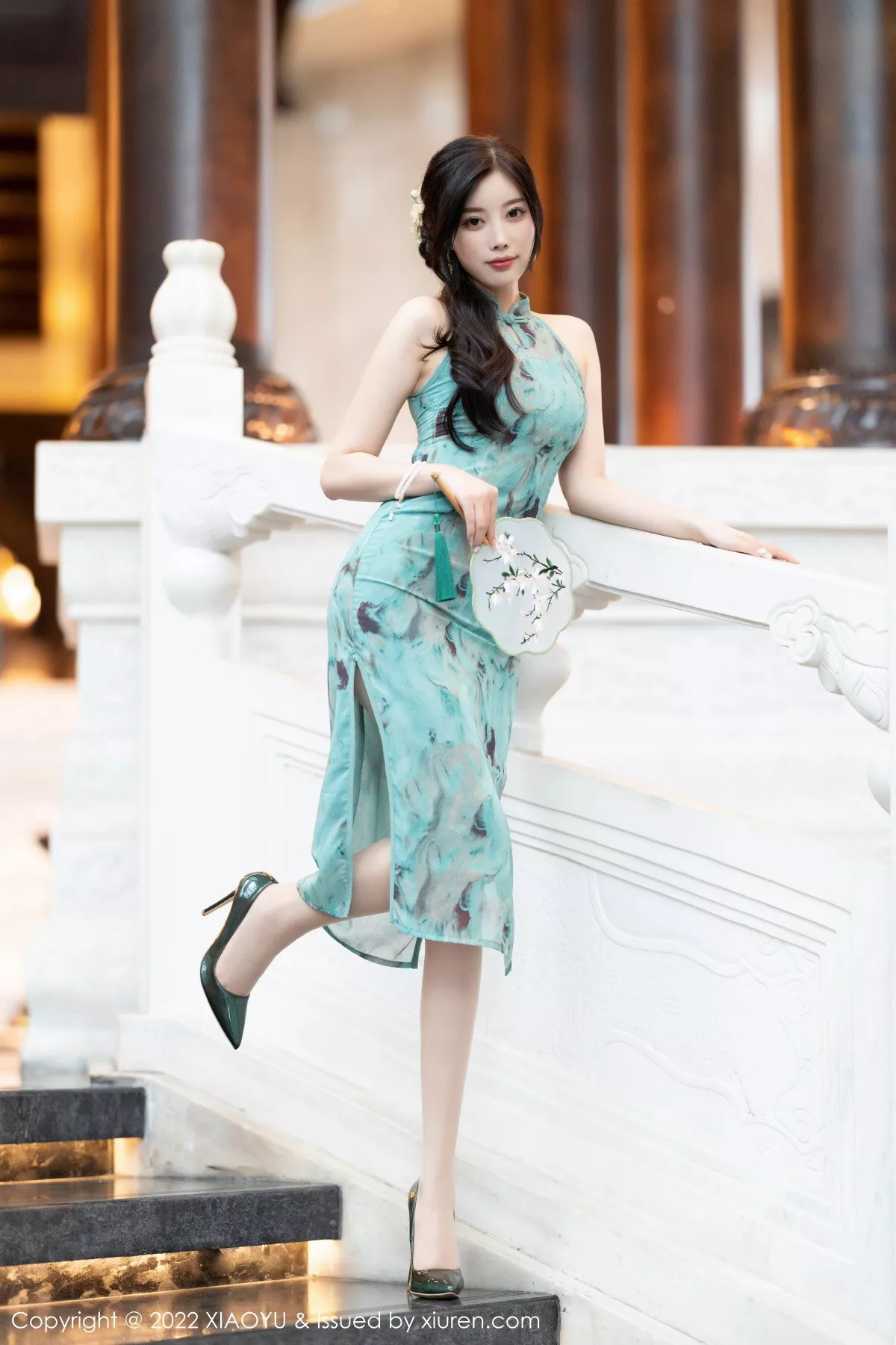 秀人集.com_[XiaoYu画语界]Vol.882_女神杨晨晨Yome户外蓝暗色旗袍配超薄肉丝秀完美身材诱惑写真92P