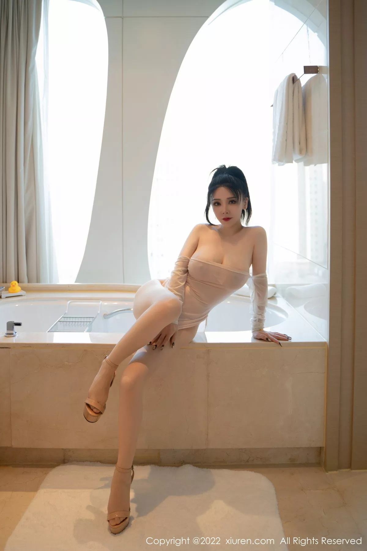 秀人集.com_[XiuRen秀人网]No.5718_模特潘娇娇浴室场景浅色露肩薄透服饰湿身秀火辣身材诱惑写真58P