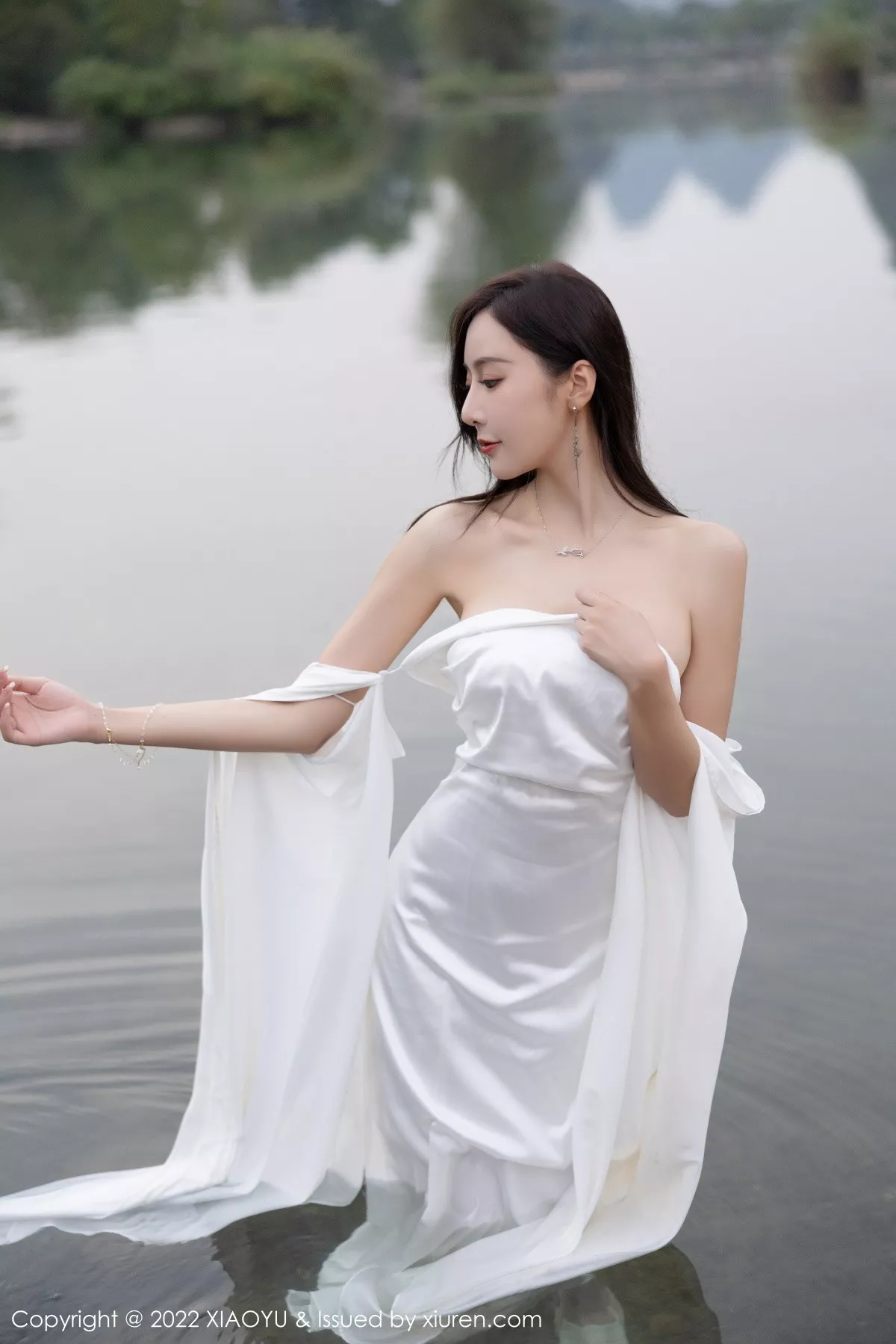 秀人集.com_[XiaoYu画语界]Vol.884_女神王馨瑶yanni杭州旅拍户外白色蕾丝内衣配白色丝袜诱惑写真87P