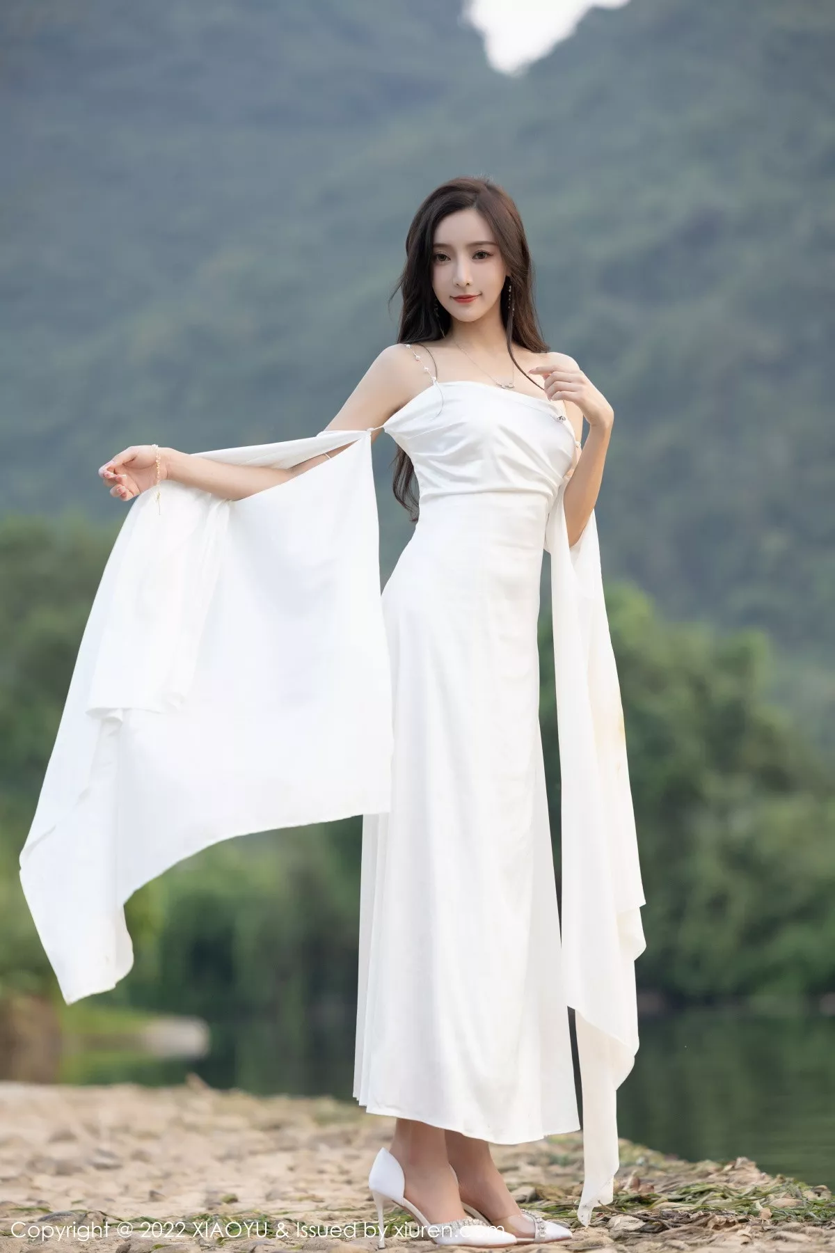 秀人集.com_[XiaoYu画语界]Vol.884_女神王馨瑶yanni杭州旅拍户外白色蕾丝内衣配白色丝袜诱惑写真87P