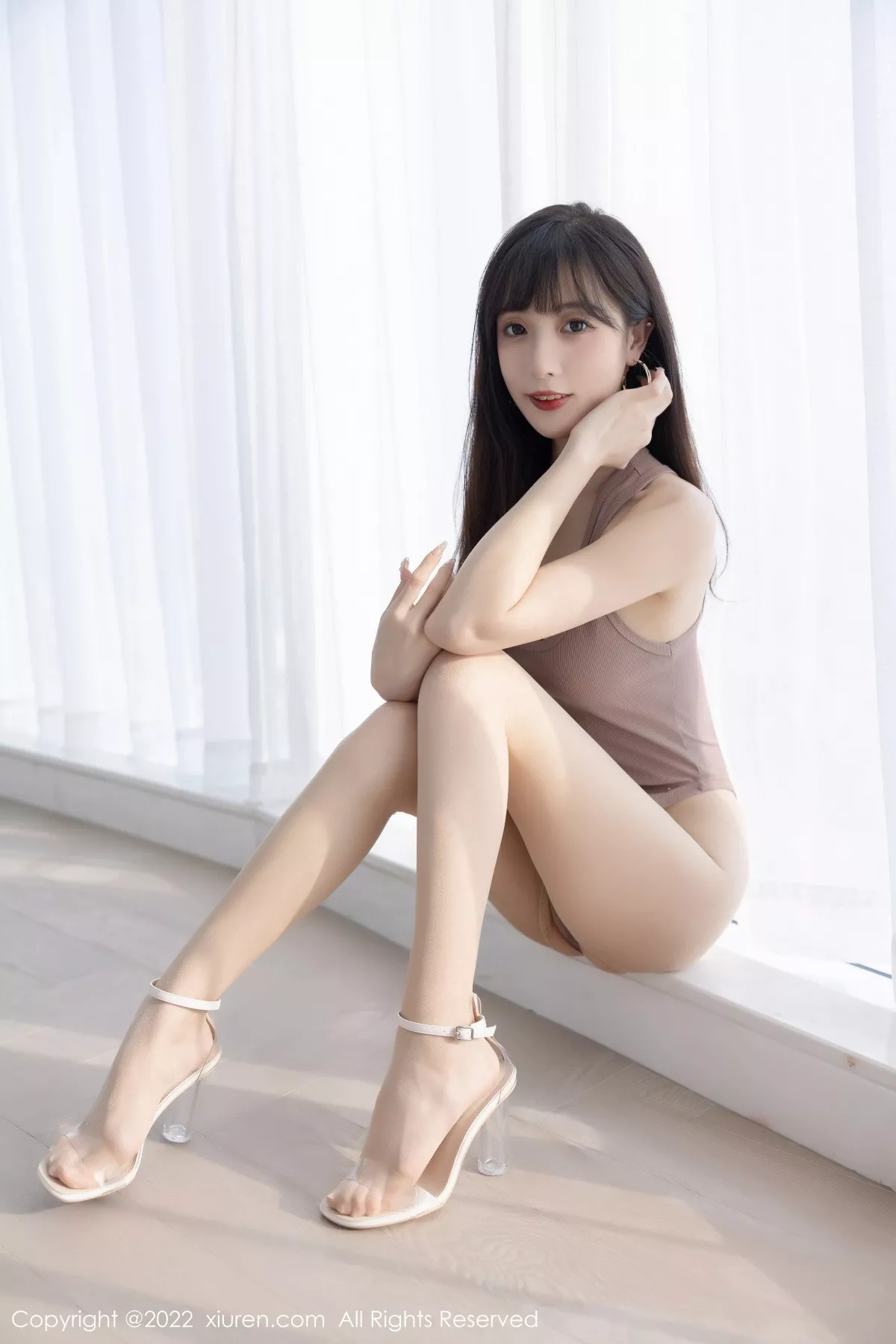 秀人集.com_[XiuRen秀人网]No.5724_模特林星阑性感咖啡色高开叉服配白色短裙秀曼妙身姿诱惑写真93P