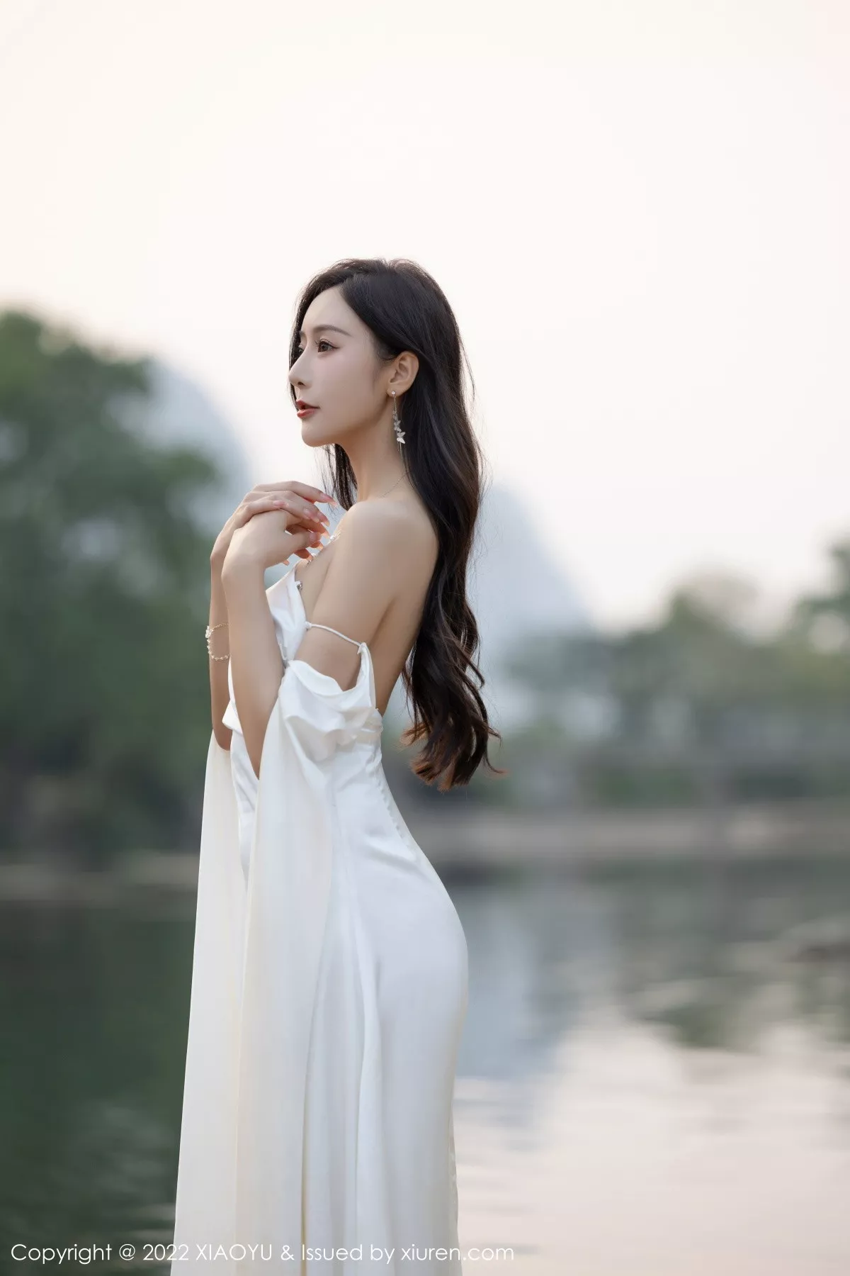 秀人集.com_[XiaoYu画语界]Vol.884_女神王馨瑶yanni杭州旅拍户外白色蕾丝内衣配白色丝袜诱惑写真87P