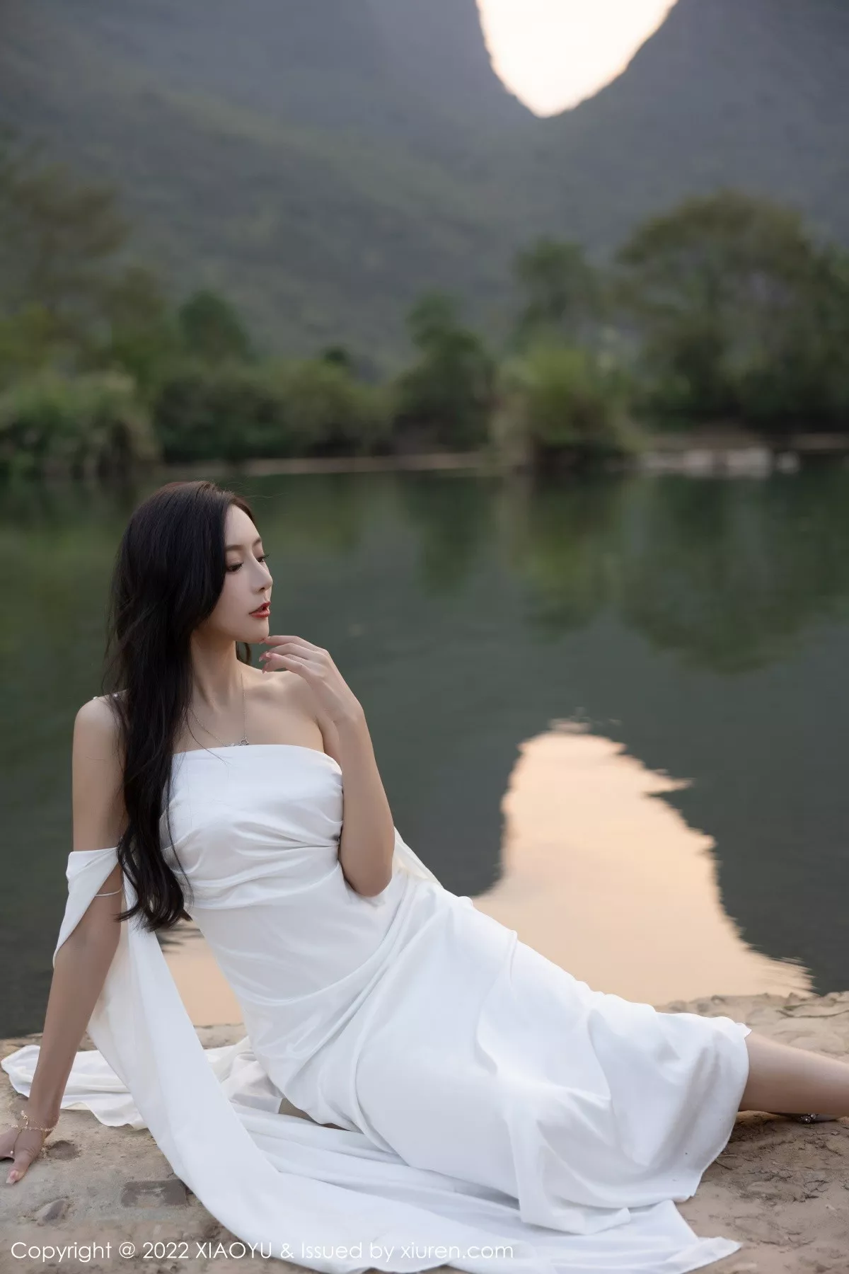 秀人集.com_[XiaoYu画语界]Vol.884_女神王馨瑶yanni杭州旅拍户外白色蕾丝内衣配白色丝袜诱惑写真87P