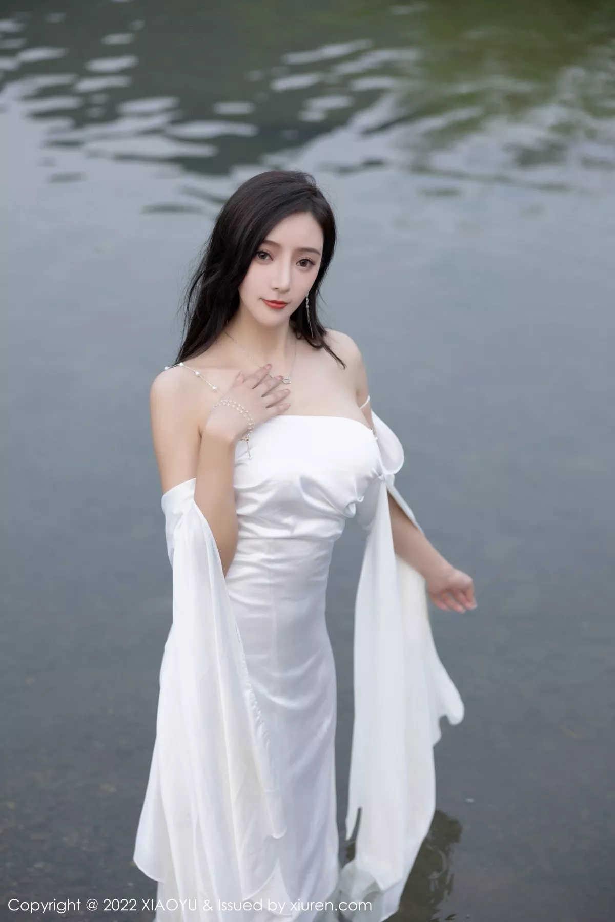 秀人集.com_[XiaoYu画语界]Vol.884_女神王馨瑶yanni杭州旅拍户外白色蕾丝内衣配白色丝袜诱惑写真87P