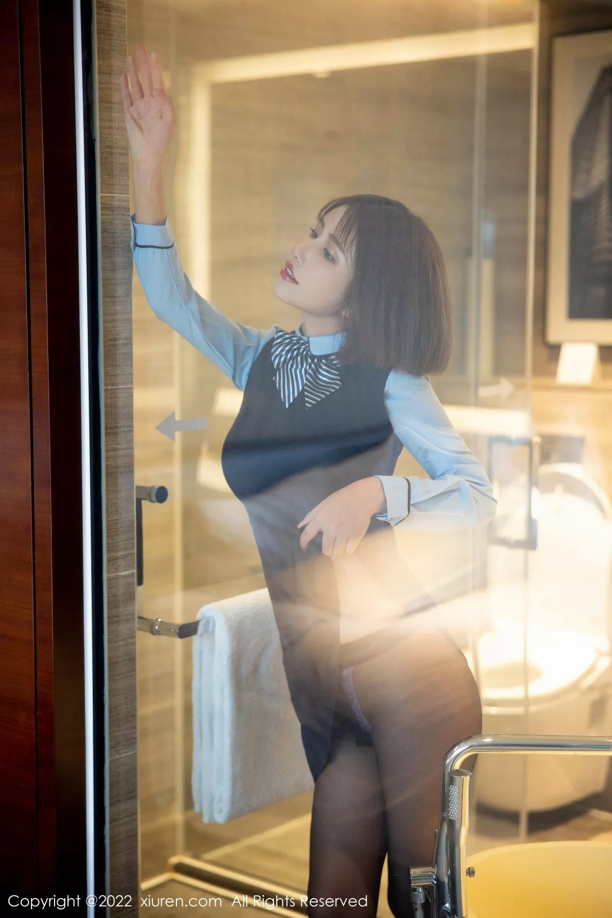 秀人集.com_[XiuRen秀人网]No.5727_模特宋愉愉脱性感深蓝短裙制服露蕾丝内衣配超薄黑丝诱惑写真85P