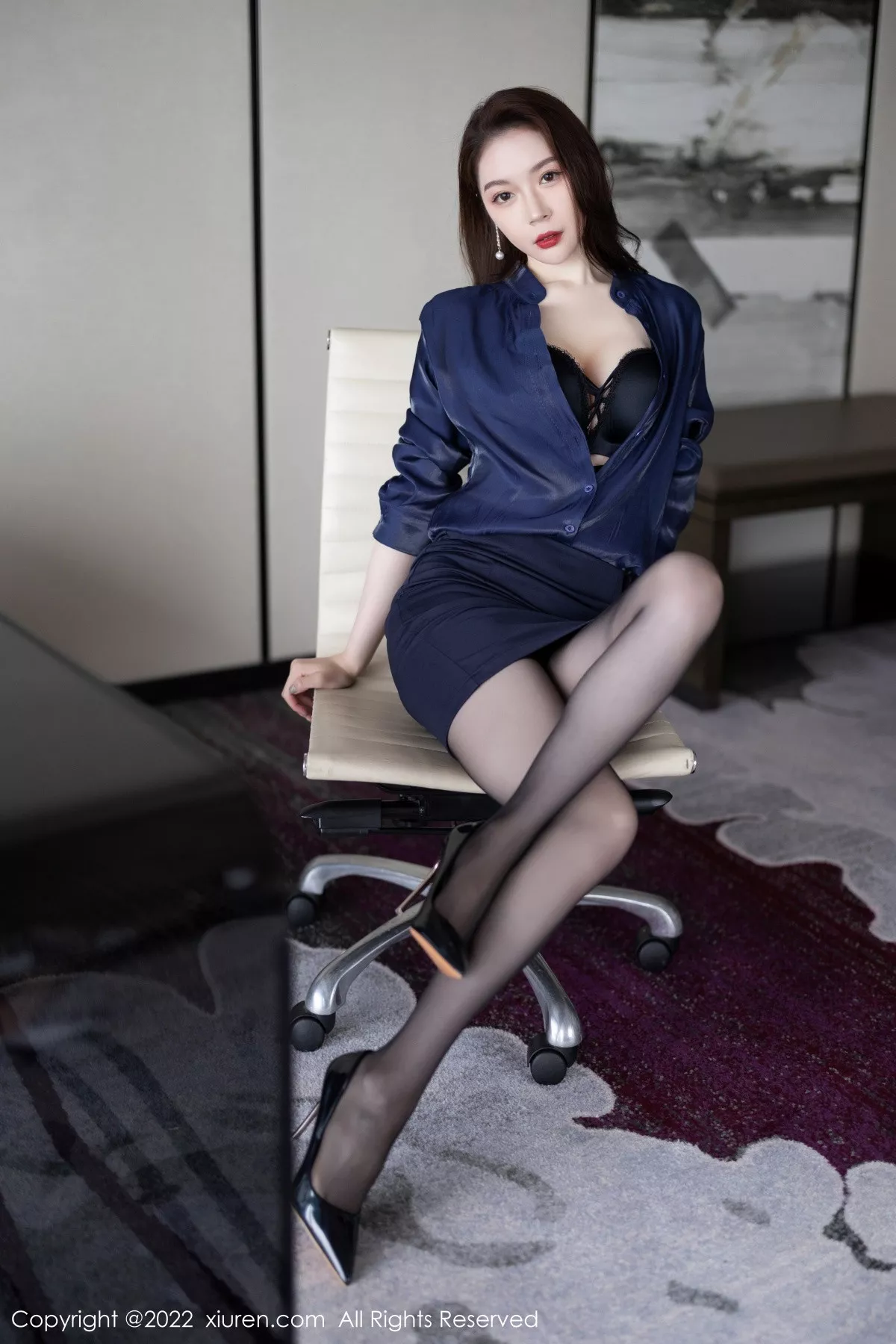 秀人集.com_[XiuRen秀人网]No.5729_模特梦心玥心愿旅拍脱深蓝上衣露性感内衣配超薄黑丝诱惑写真91P