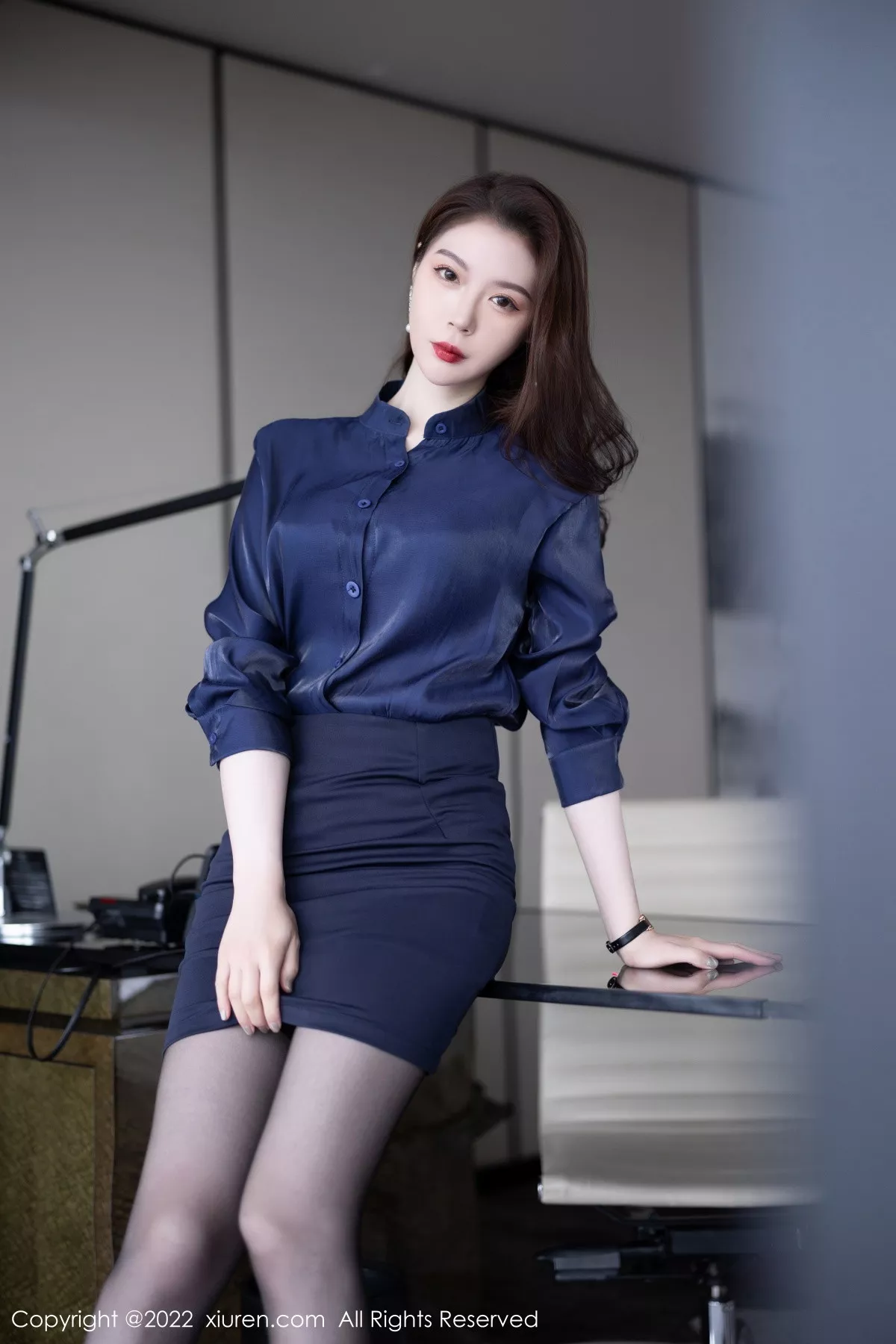 秀人集.com_[XiuRen秀人网]No.5729_模特梦心玥心愿旅拍脱深蓝上衣露性感内衣配超薄黑丝诱惑写真91P