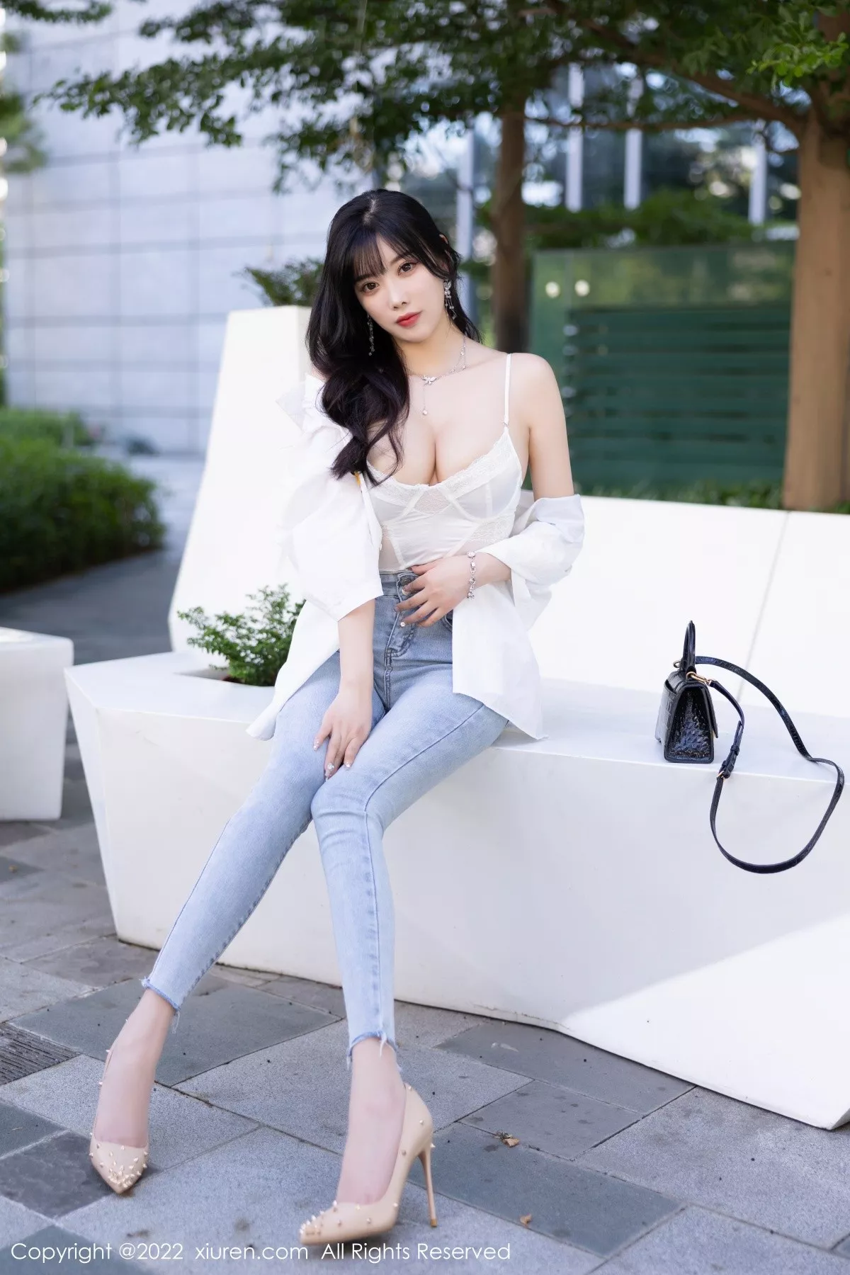 秀人集.com_[XiuRen秀人网]No.5614_女神杨晨晨Yome私房半脱露白色内衣配无内肉丝迷人诱惑写真83P