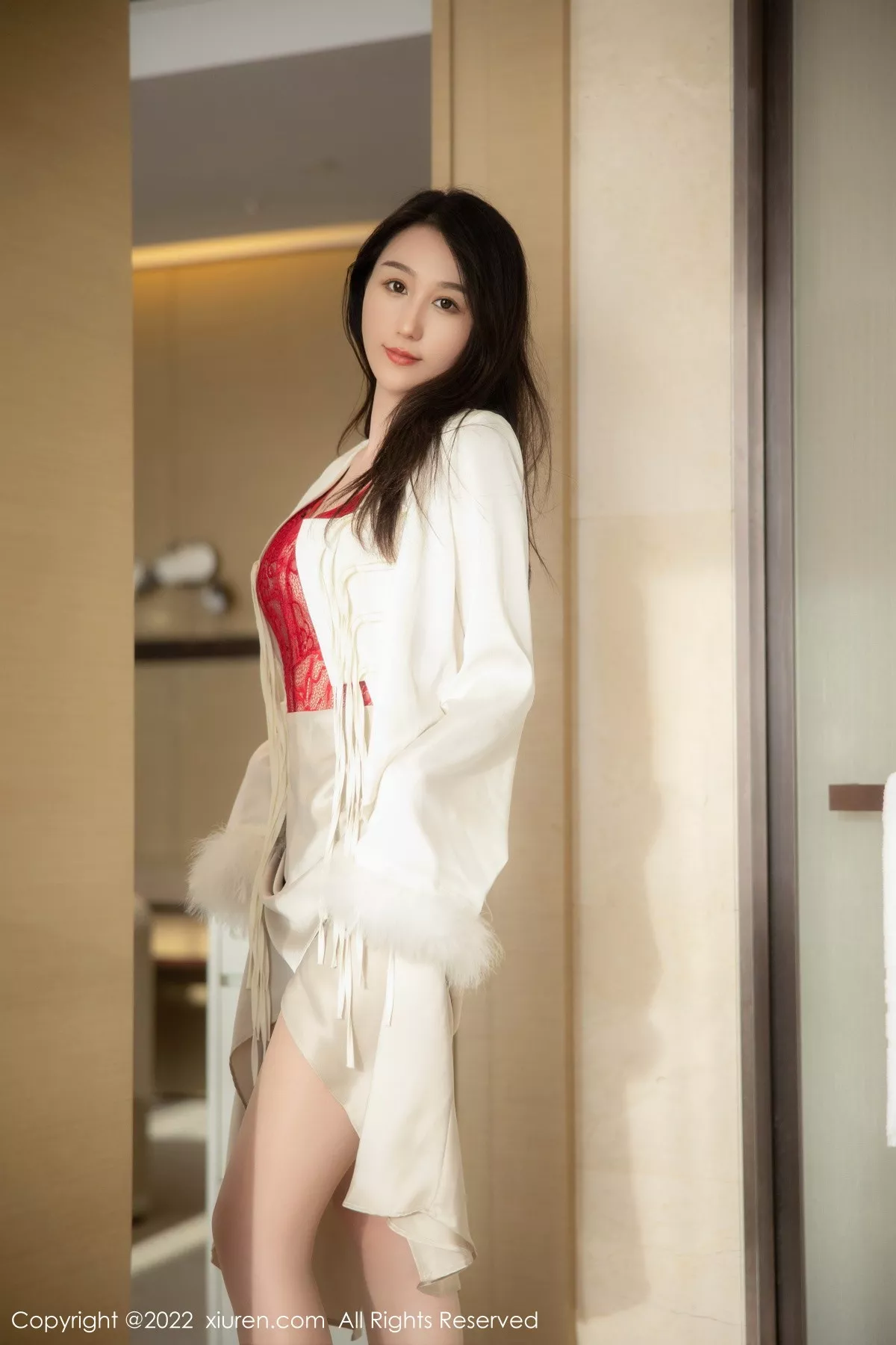 秀人集.com_[XiuRen秀人网]No.5734_新人模特薇薇酱都市丽人脱白色套装露红色蕾丝内衣撩人诱惑写真87P