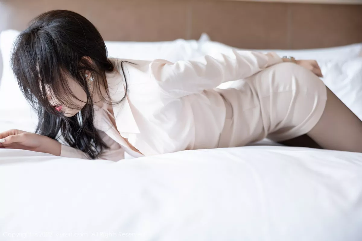 秀人集.com_[XiuRen秀人网]No.5737_女神徐莉芝Booty半脱浅色套装露浅色蕾丝内衣超薄黑丝诱惑写真88P