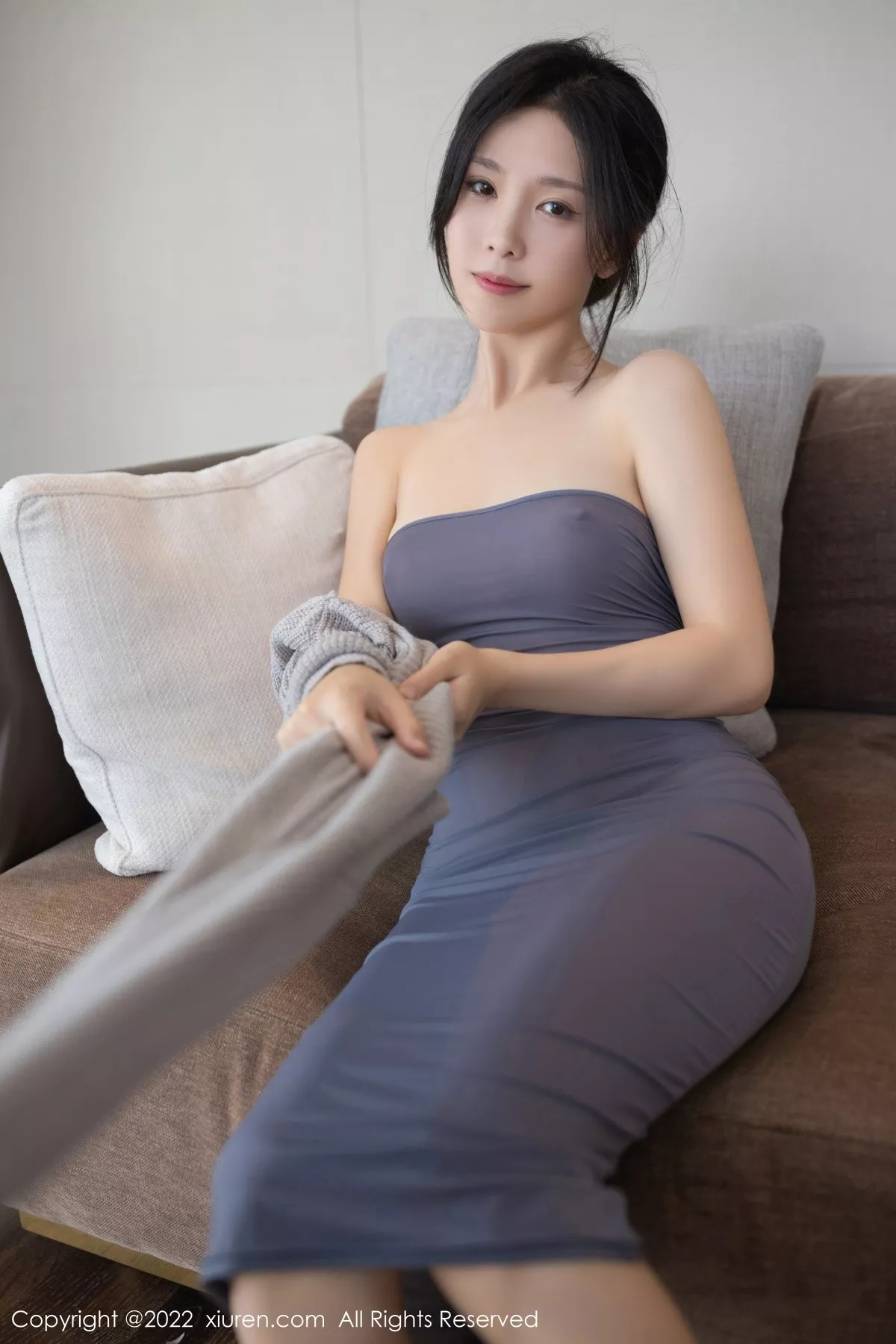 秀人集.com_[XiuRen秀人网]No.5620_模特利世情节拍摄性感灰色毛线上衣配长裙秀完美身材诱惑写真82P