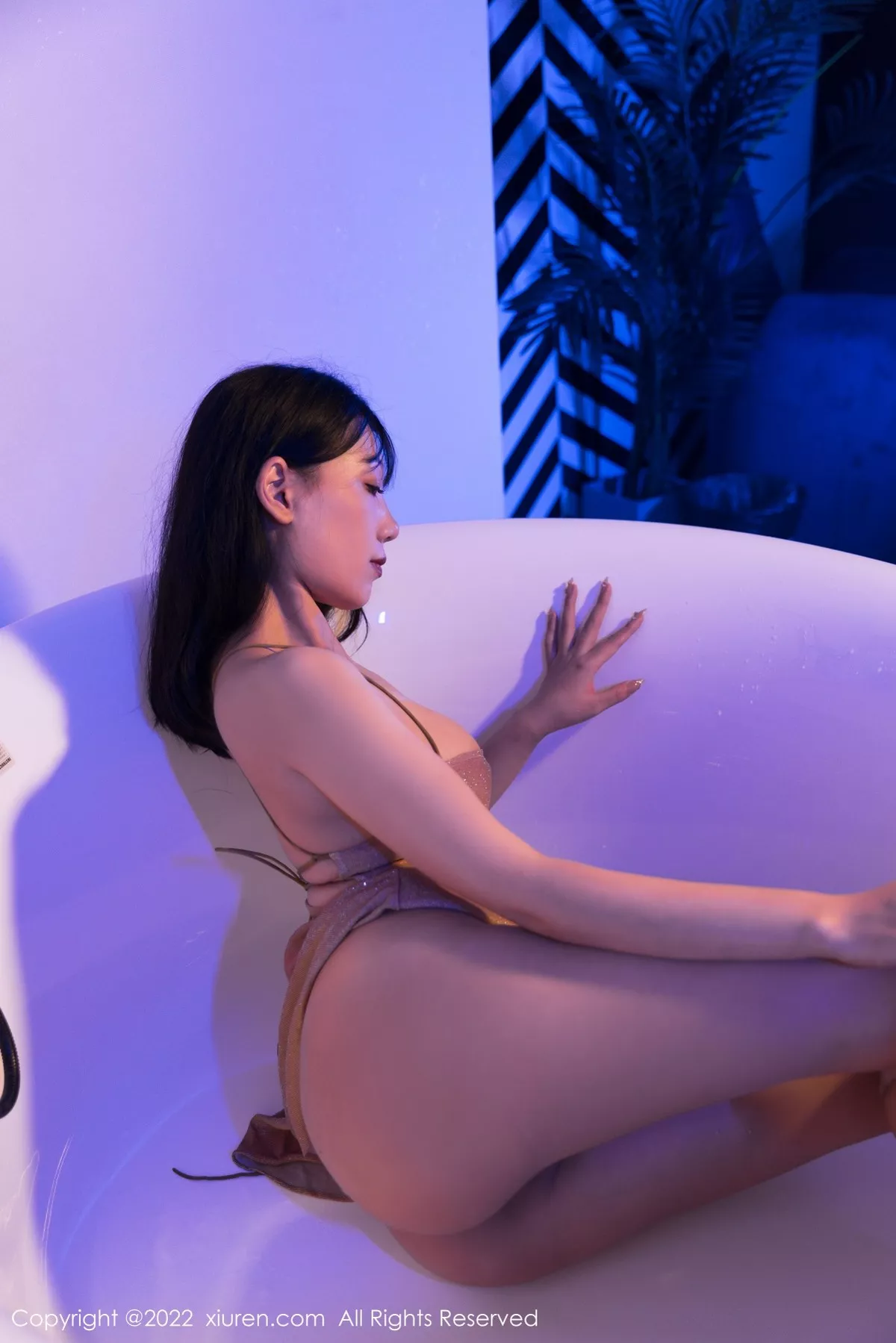 秀人集.com_[XiuRen秀人网]No.5625_新人小泡芙私房浴室性感珍珠粉吊带裙配超薄肉丝撩人诱惑写真42P