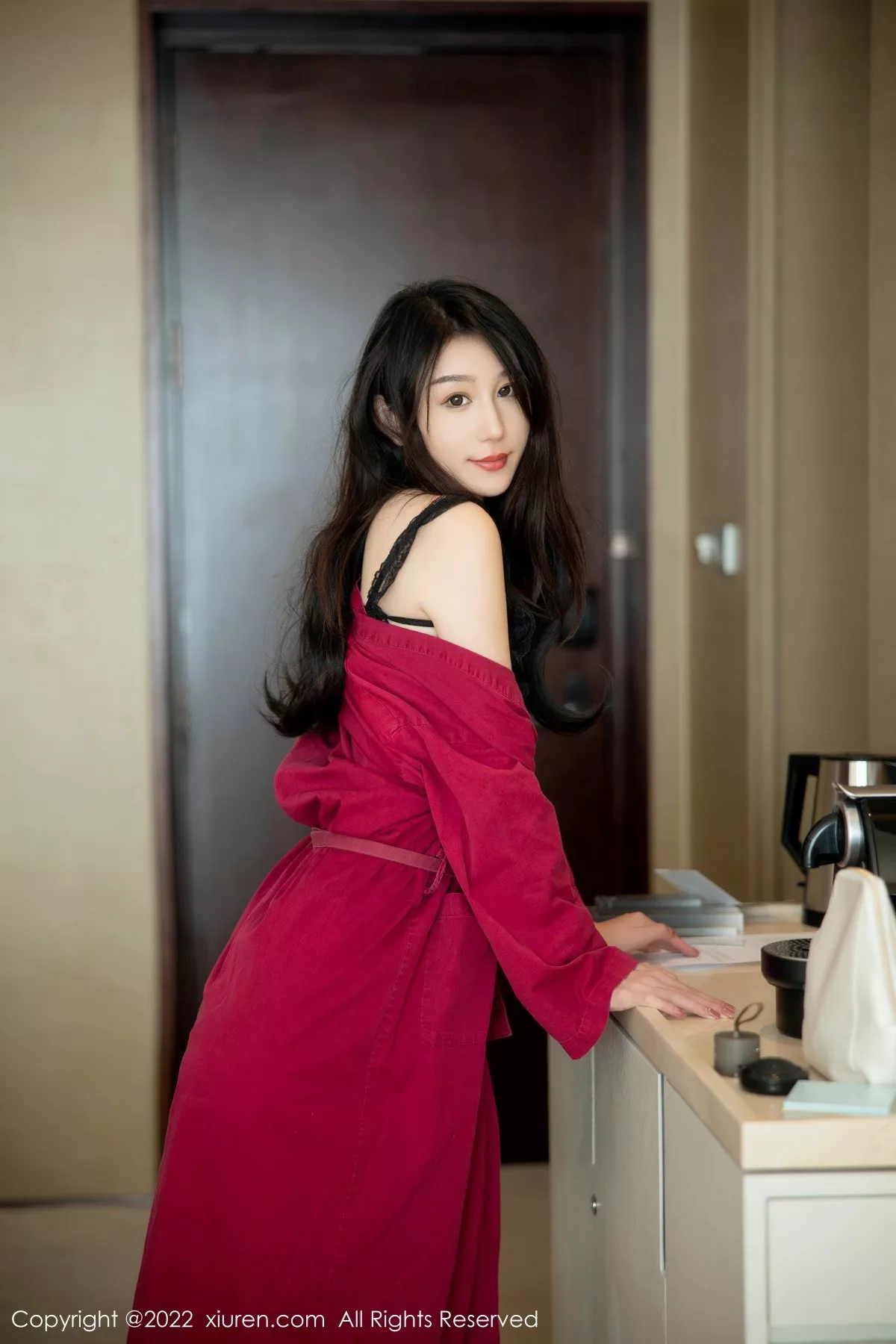 秀人集.com_[XiuRen秀人网]No.5624_新人模特薇薇酱私房性感红色浴袍露黑色蕾丝内衣完美诱惑写真80P