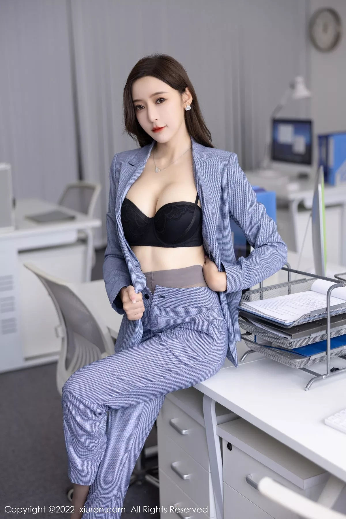 秀人集.com_[XiuRen秀人网]No.5629_女神王馨瑶yanni私房脱蓝灰职业装露性感黑色内衣丰满诱惑写真82P